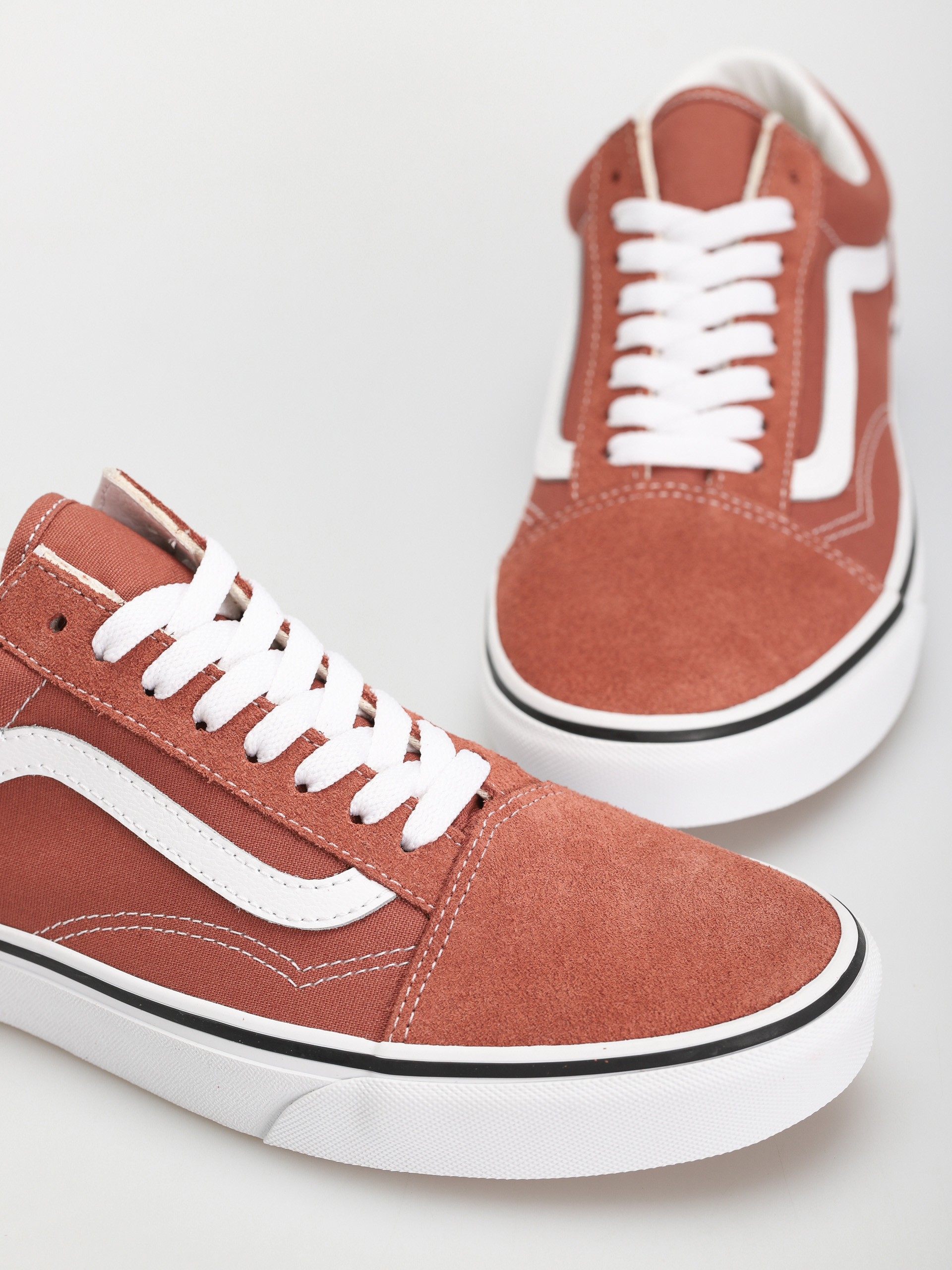 Vans Old Skool Shoes (color theory auburn)