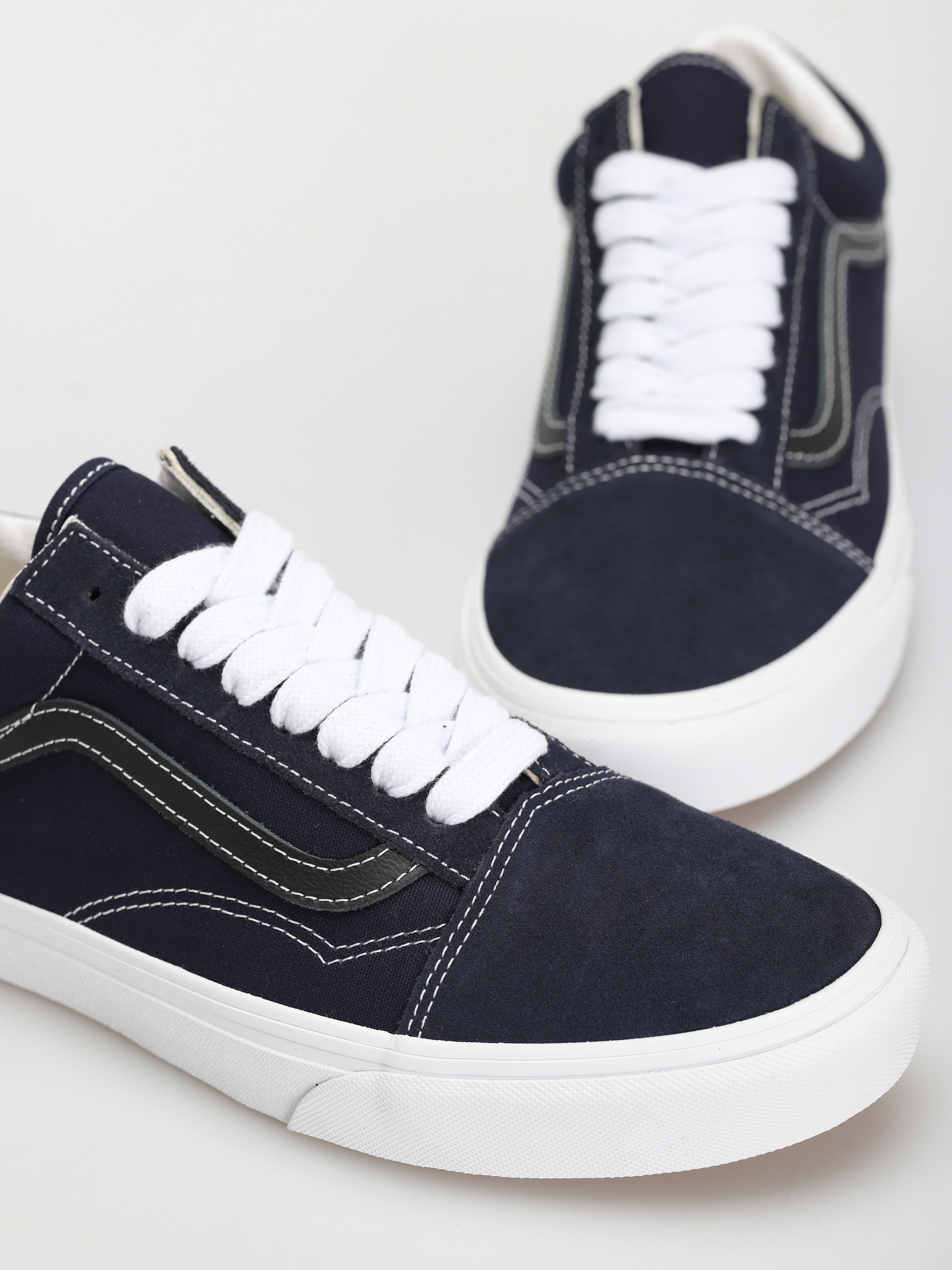 Vans Old Skool Shoes (oversized lace parisian night)
