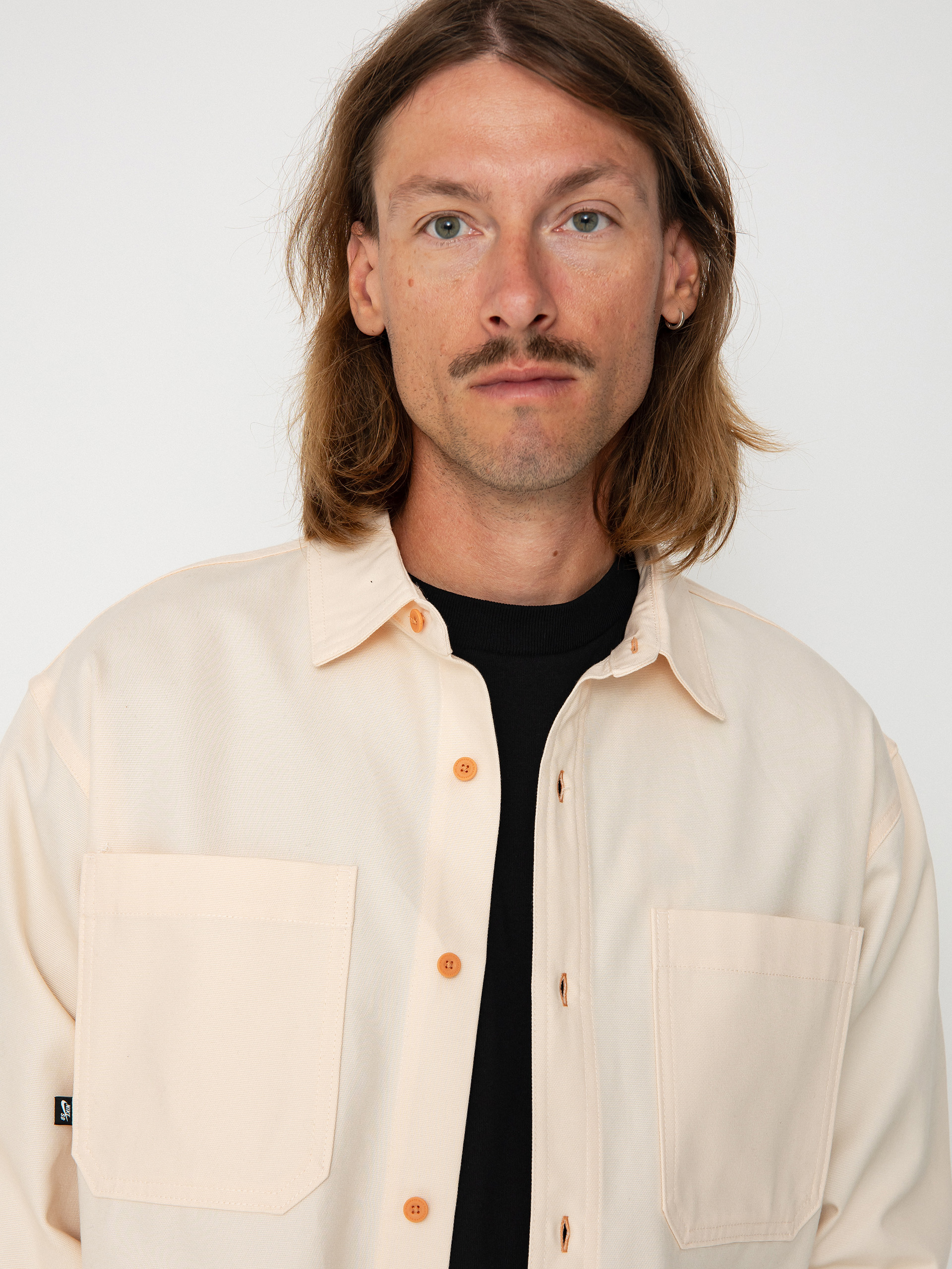 Nike SB New Essential Hemd (guava ice/neutral olive)