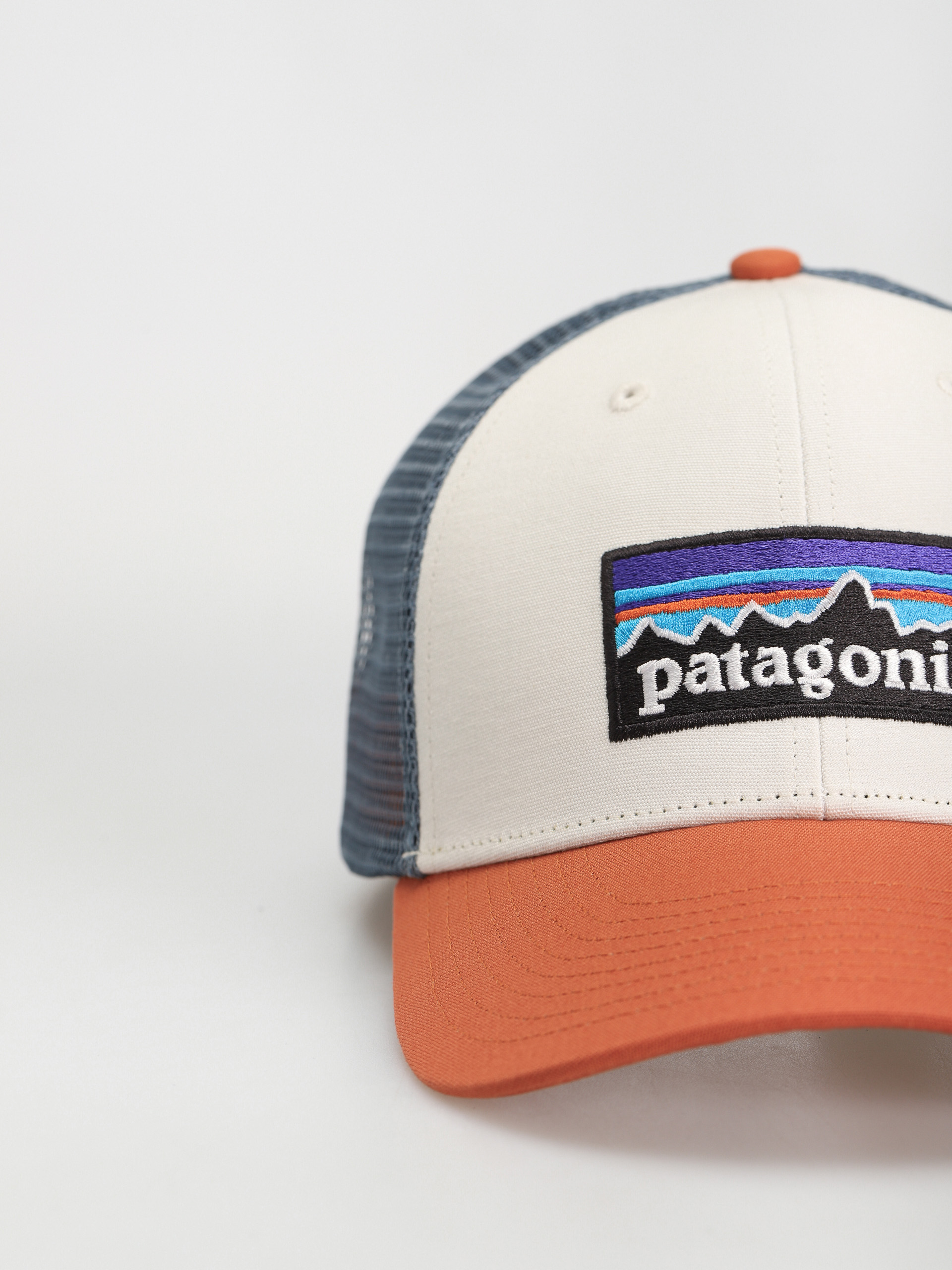 Patagonia P 6 Logo LoPro Trucker Cap (white w/redtail rust)