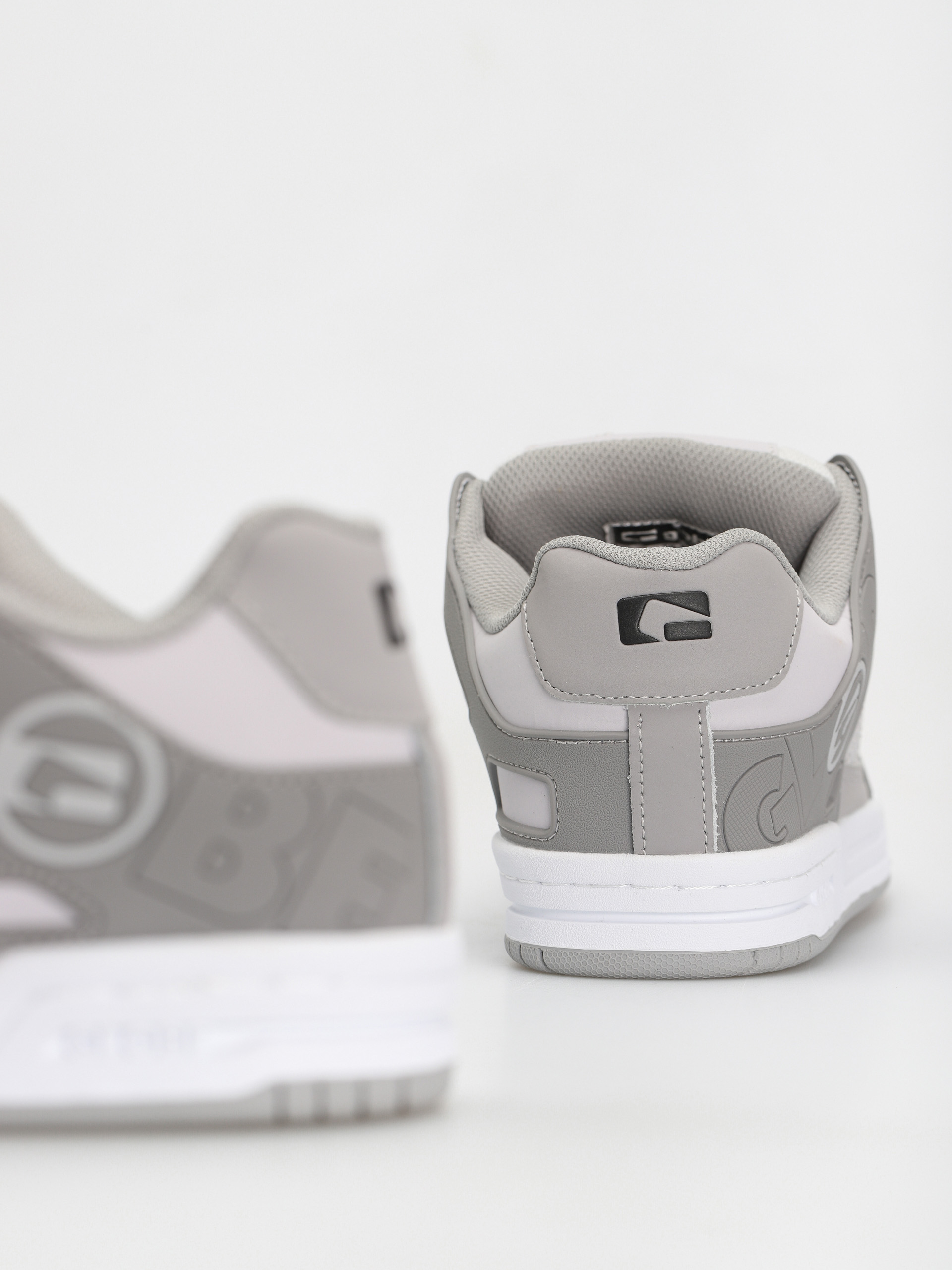 Globe Tilt Shoes (triple grey)