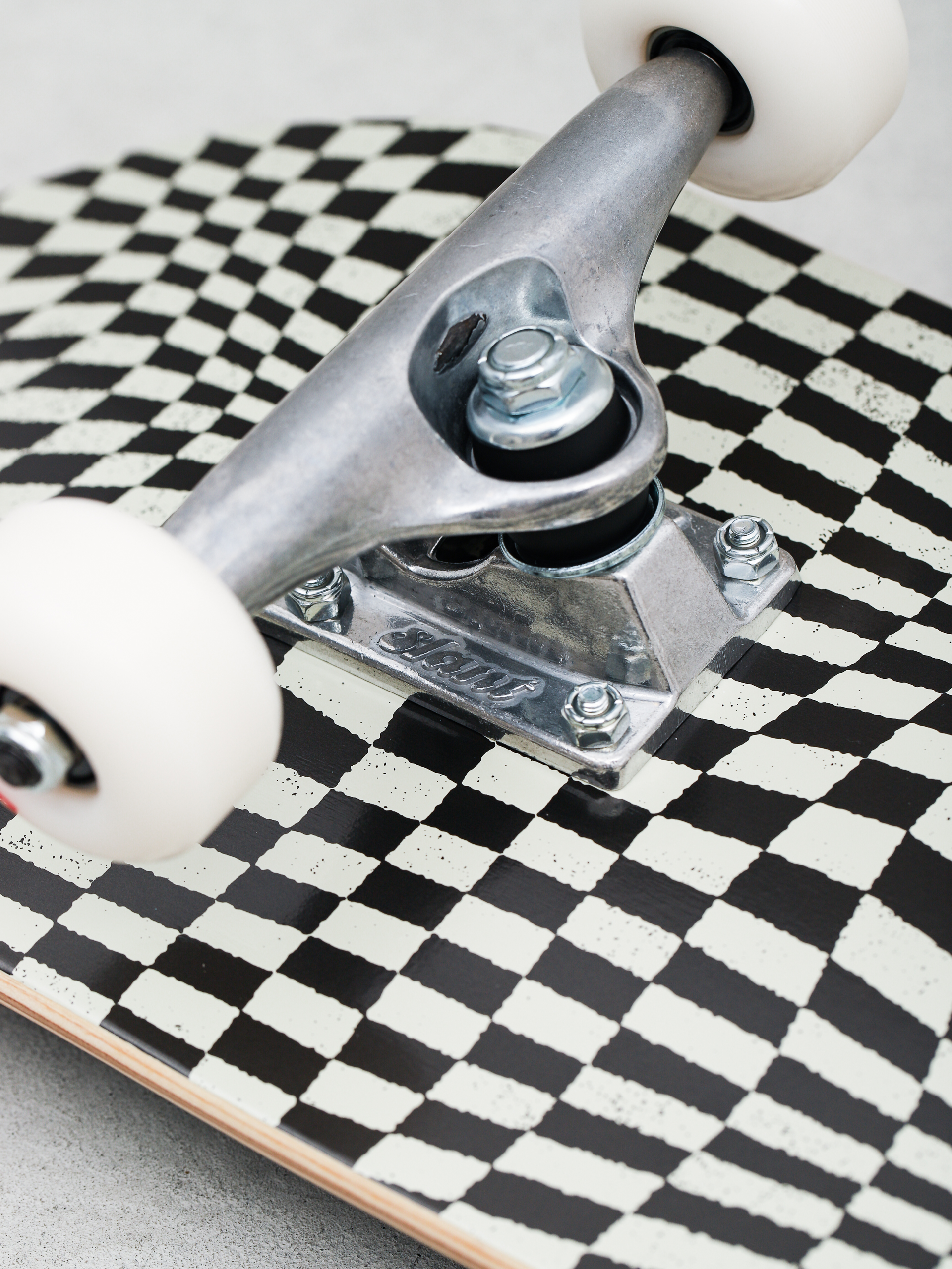 Globe G0 Checked Out Skateboard (black/off white)