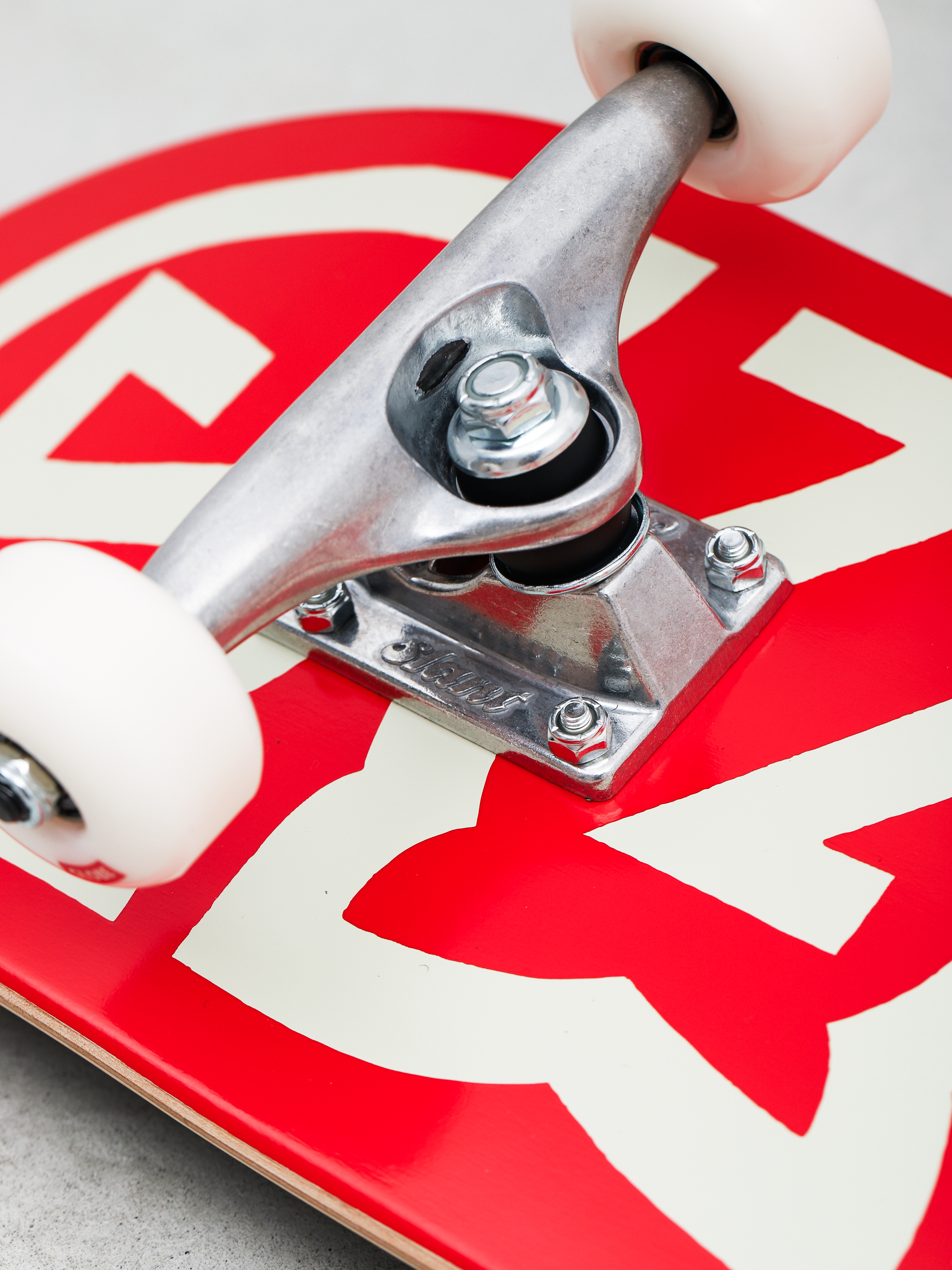 Globe G0 Heyman Skateboard (red/off white)
