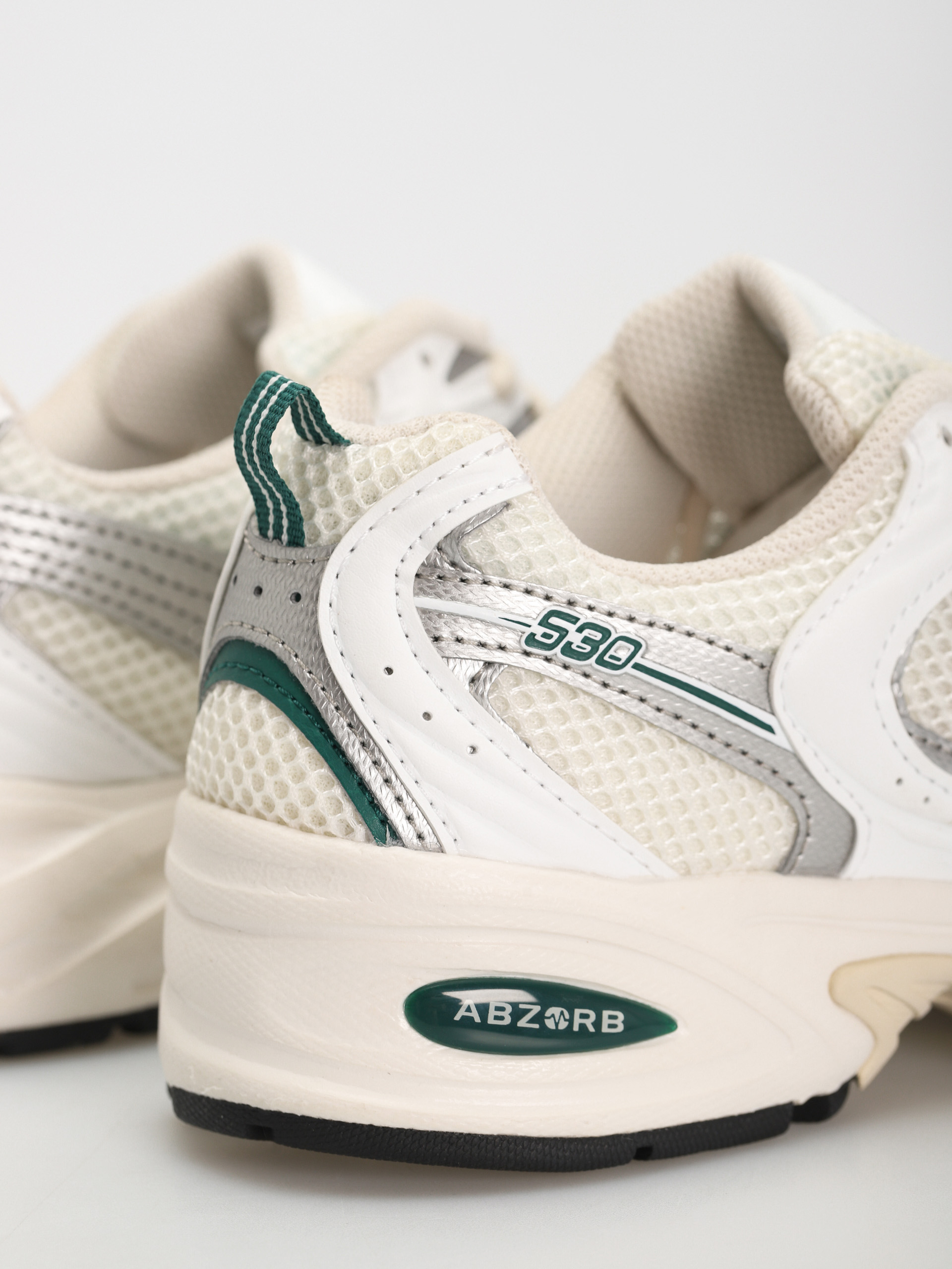 New Balance 530 Shoes (sea salt green)