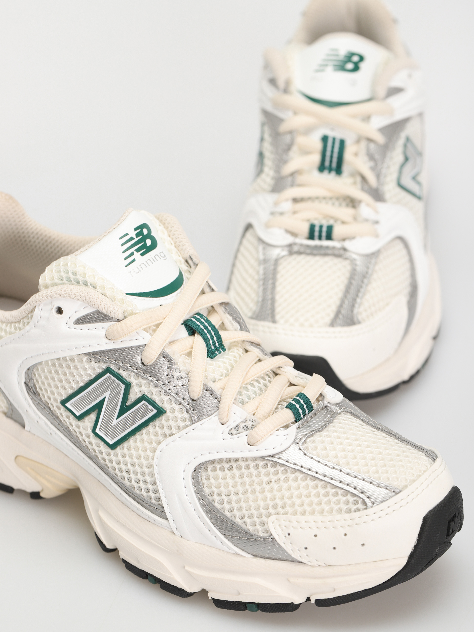 New Balance 530 Shoes (sea salt green)