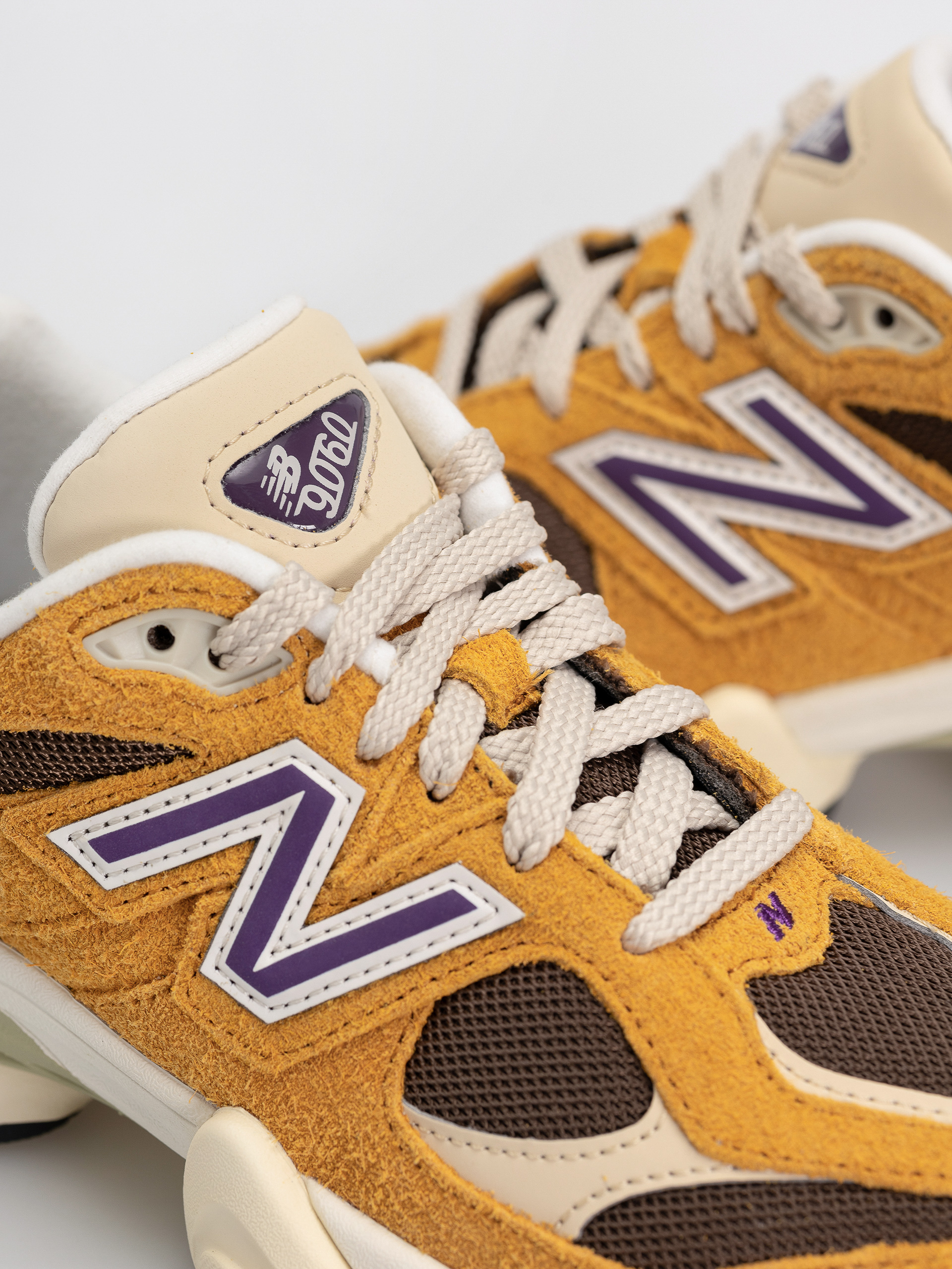 New Balance Shoes 9060 (butterscotch)
