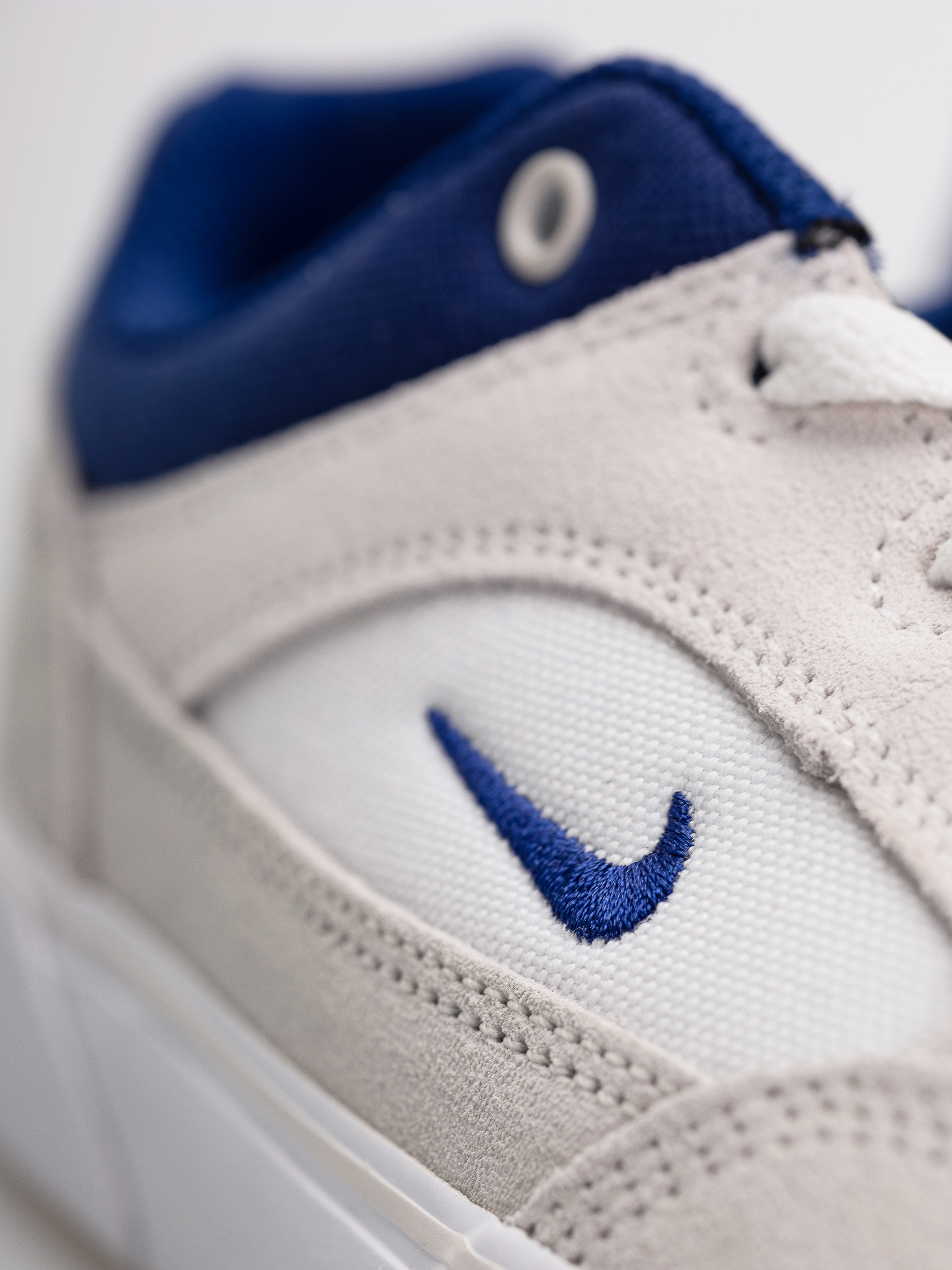 Nike SB Shoes Malor (white/deep royal blue platinum tint)