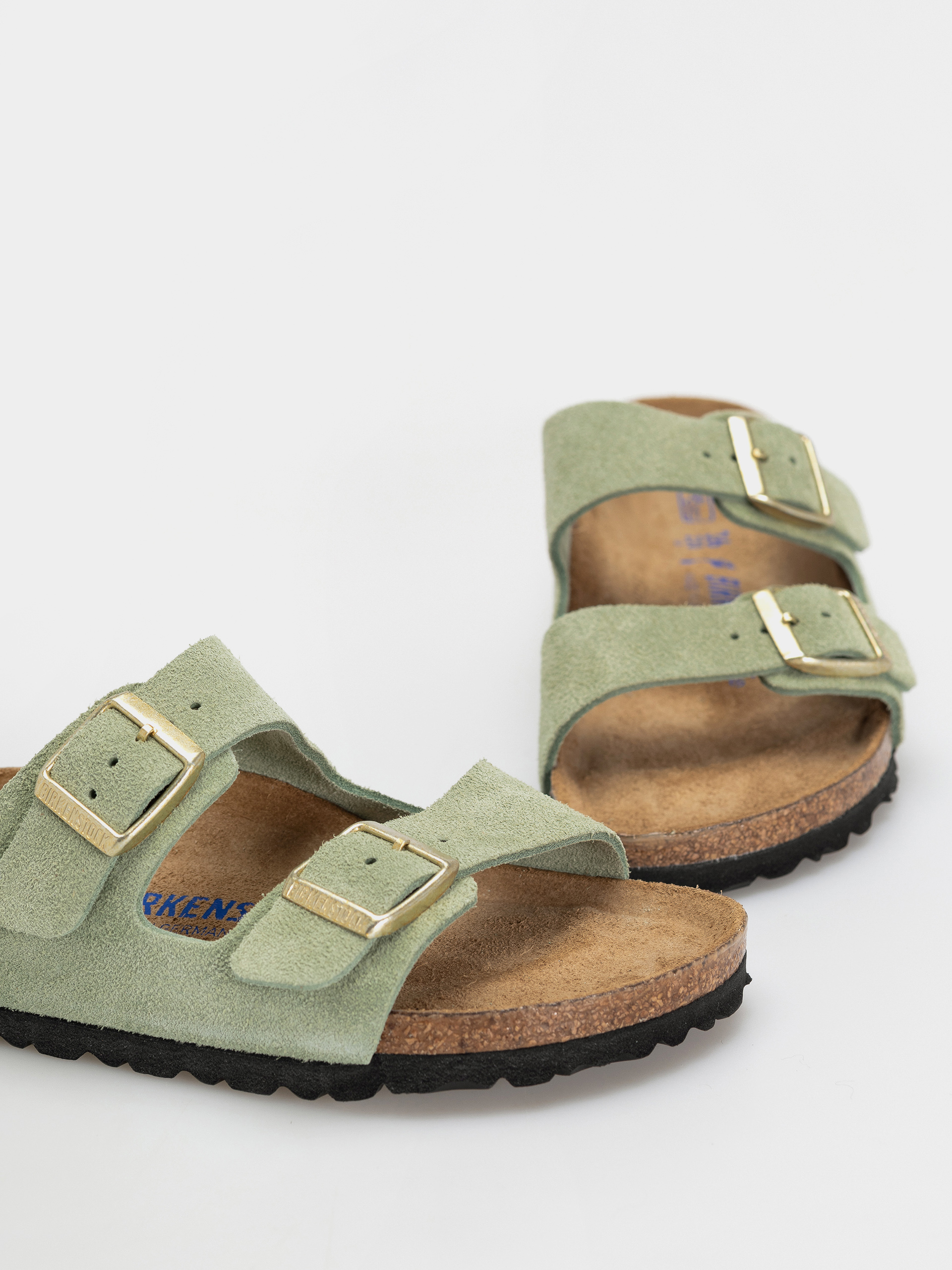 Birkenstock Arizona Soft Footbed Suede Leather Narrow Wmn Flip Flops (green tea)