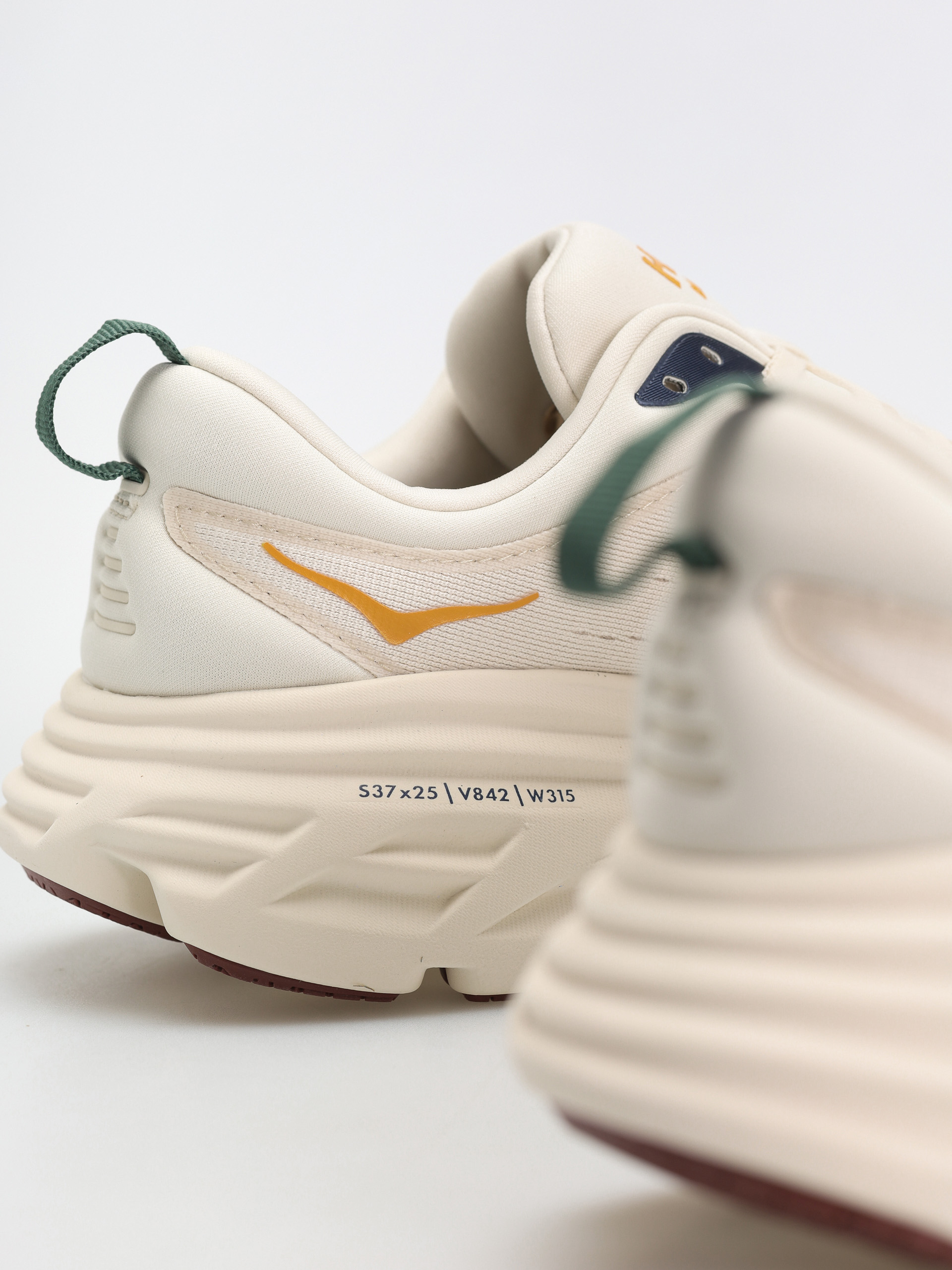 Hoka Bondi 8 Shoes (oat milk/alabaster)