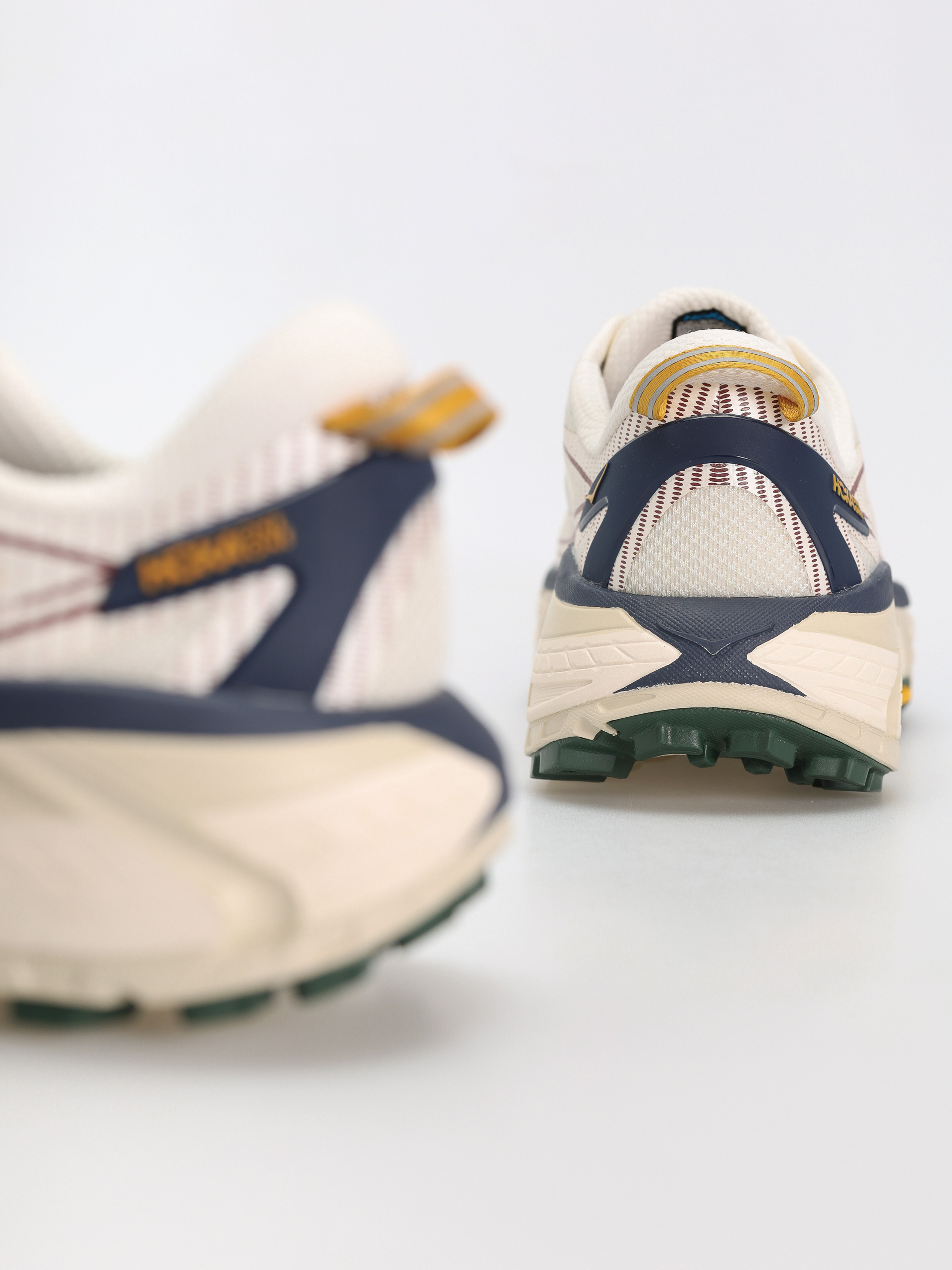 Hoka Mafate Speed 2 Schuhe (alabaster/oat milk)