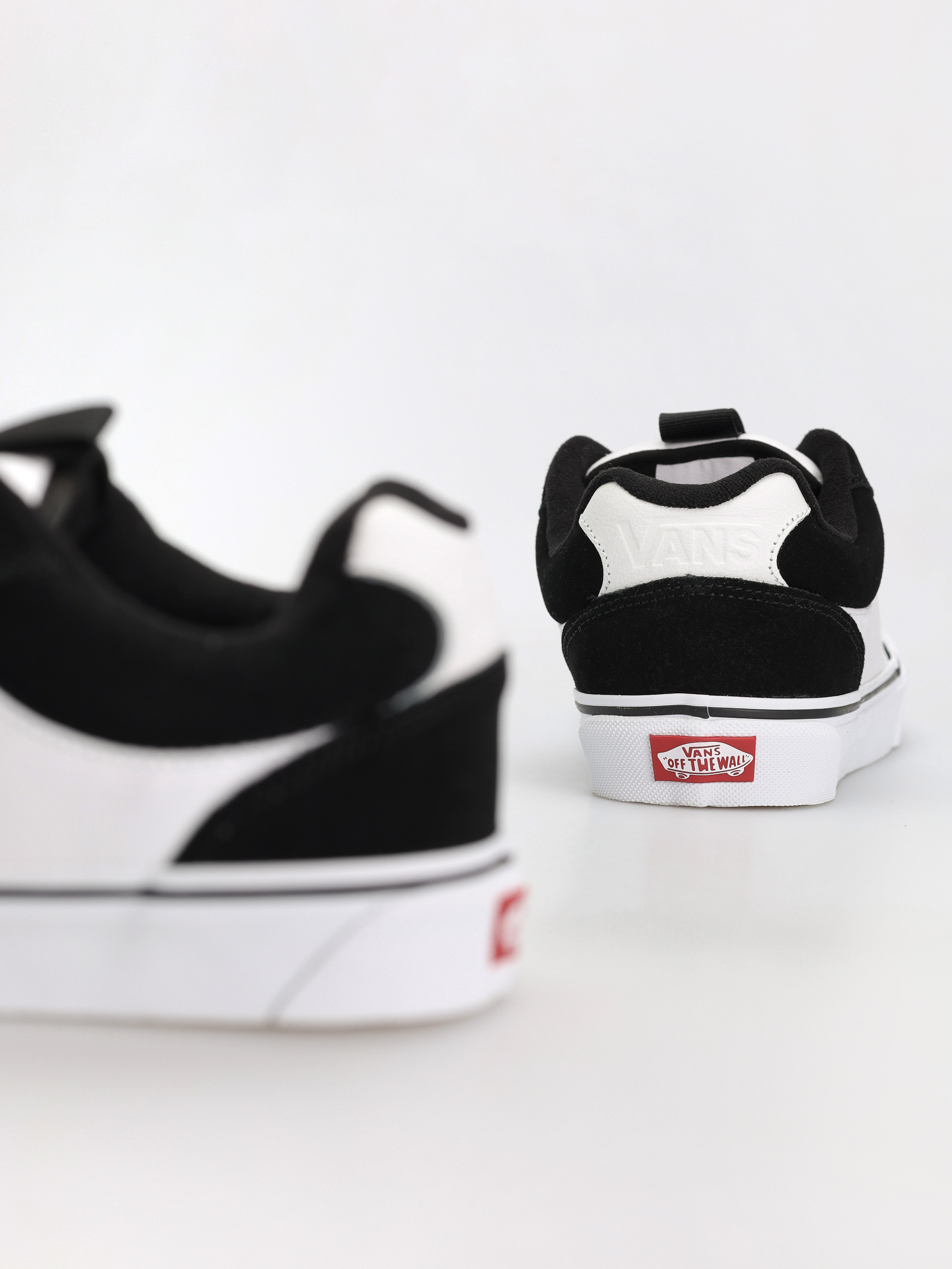 Vans Chukka Push Shoes (2-tone black/white)