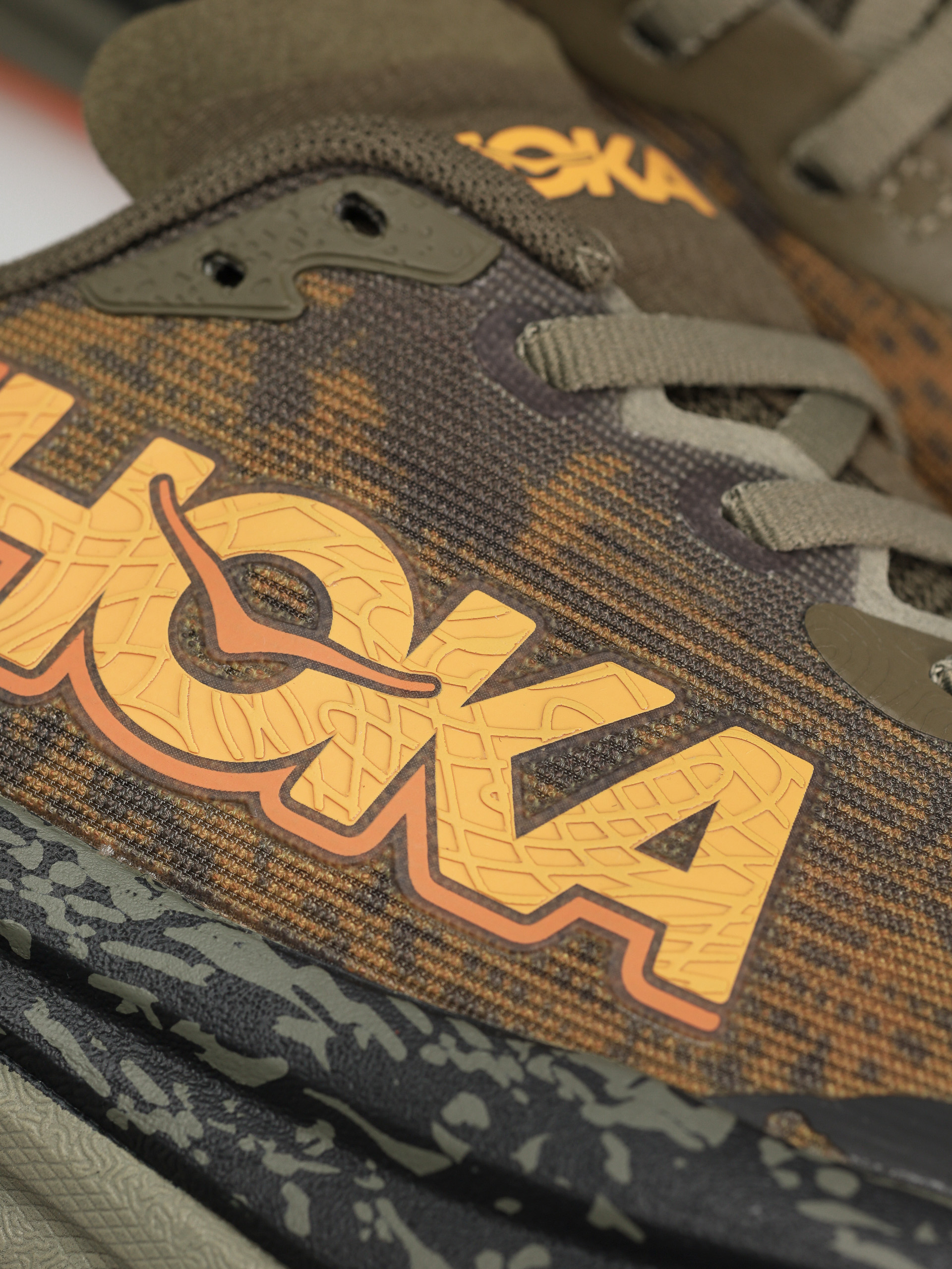 Hoka Shoes Speedgoat 6 (antique olive/squash)
