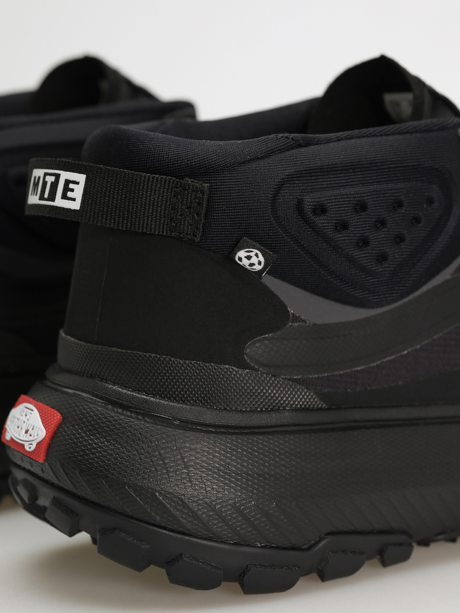 Vans Crosspath Mid MTE Schuhe (black/black)