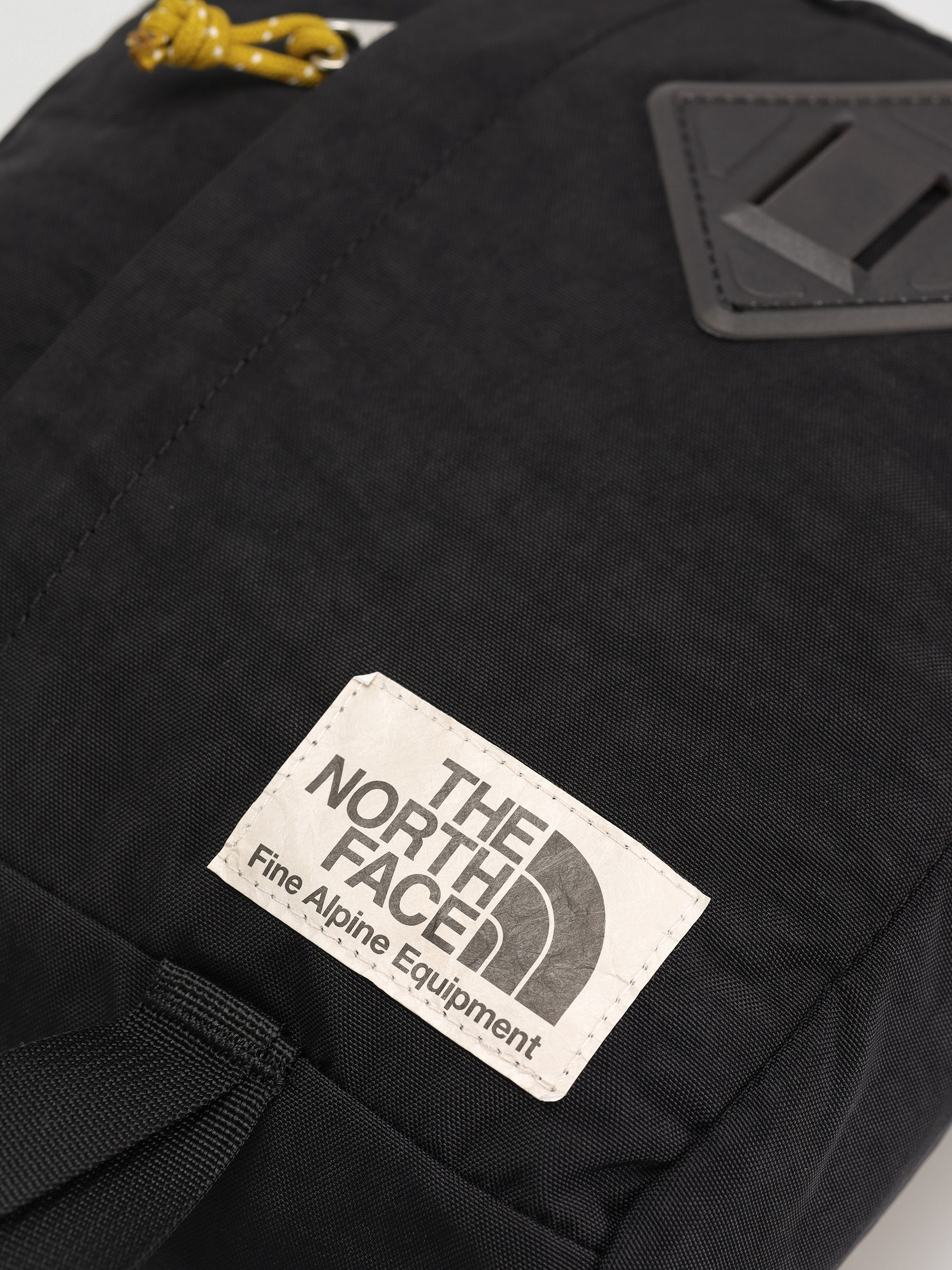 The North Face Berkeley Crossbody Bag (tnf black/mineral gold/)
