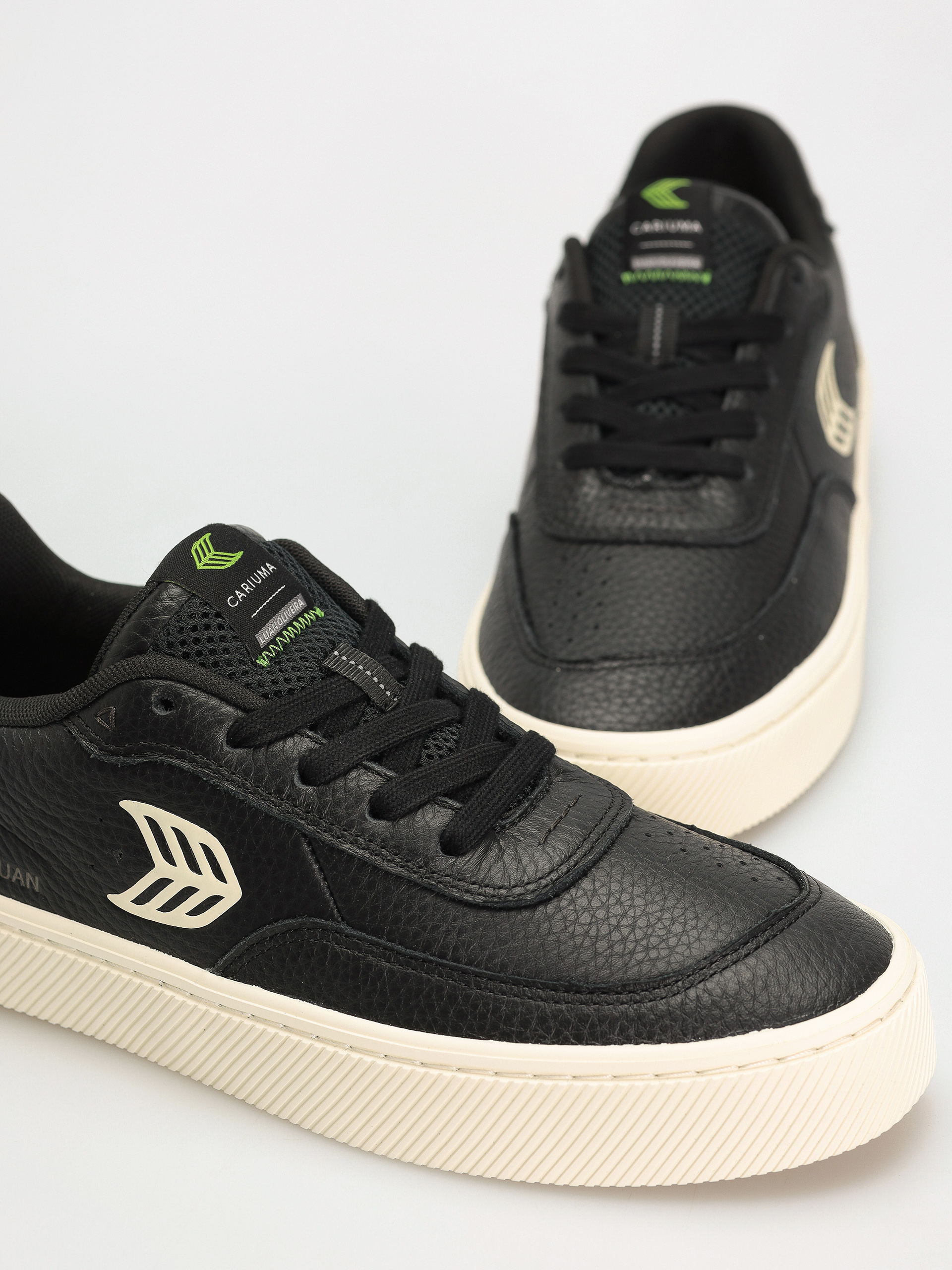 Cariuma Luan Pro Shoes (black/ivory)