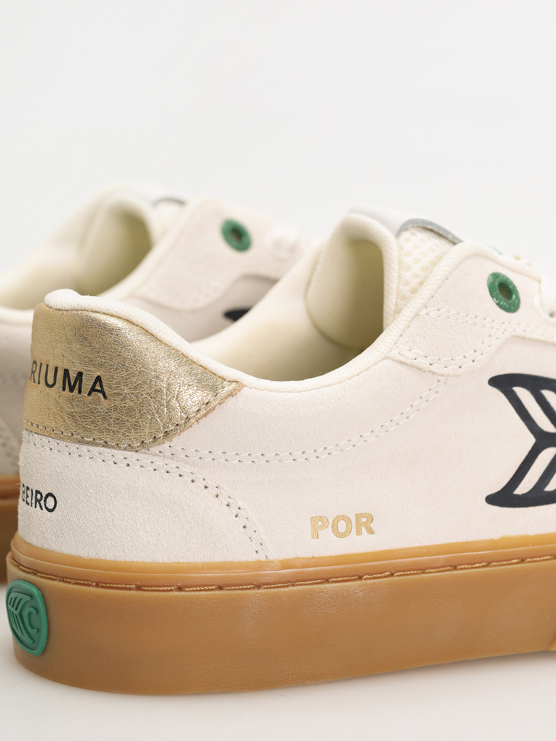 Cariuma Naioca Shoes (smoke white/blue)