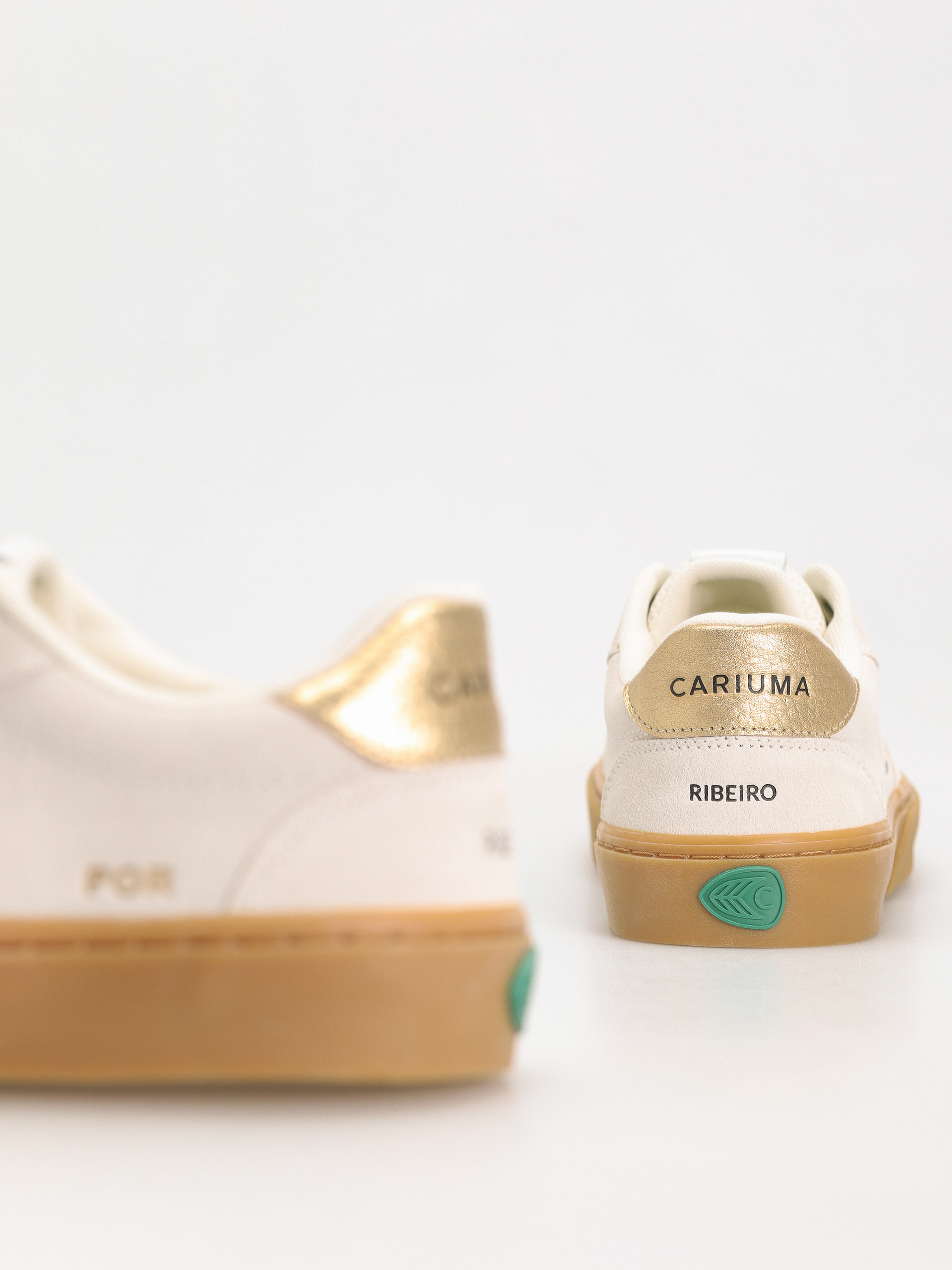 Cariuma Naioca Schuhe (smoke white/blue)