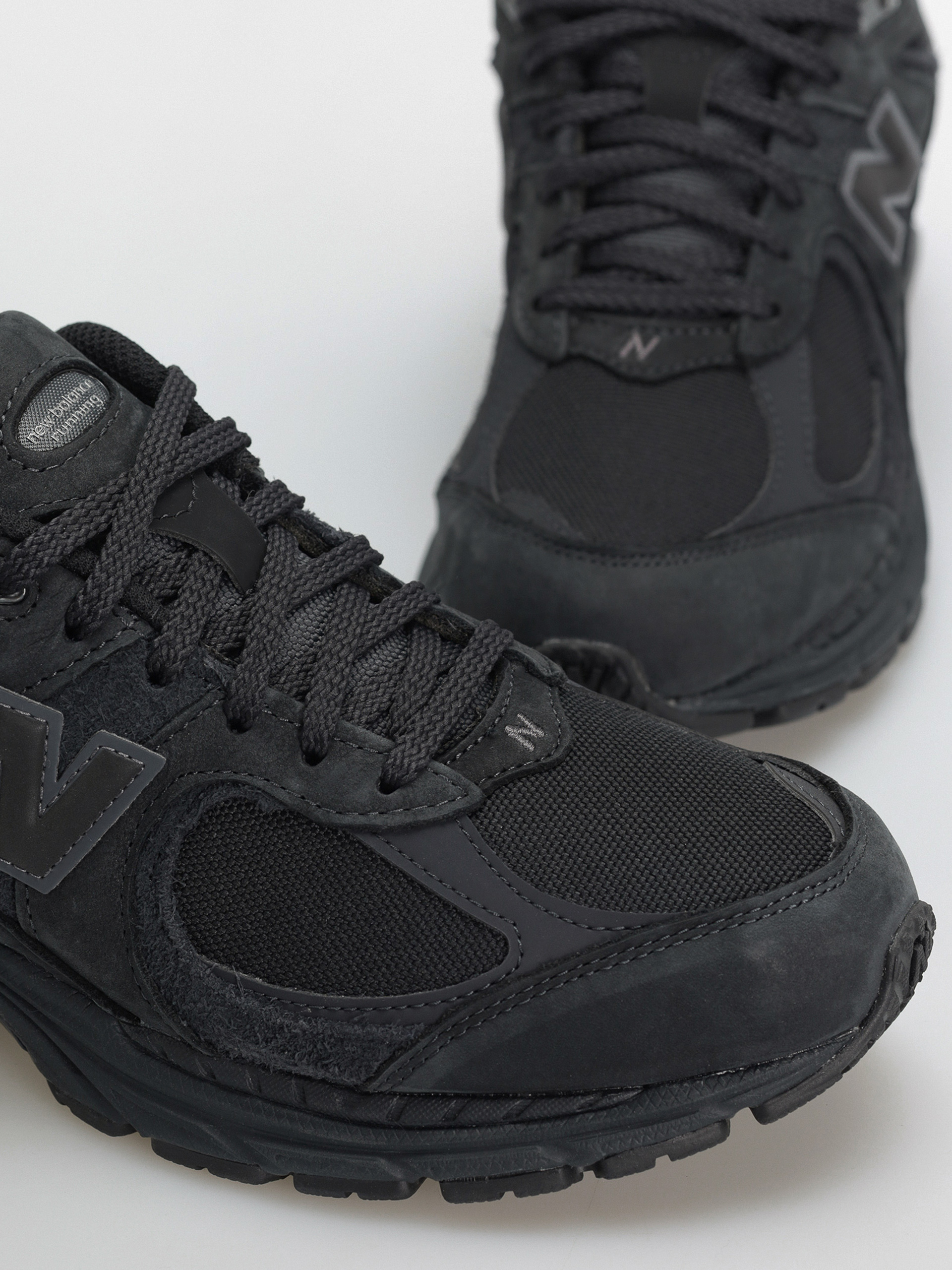 New Balance 2002 Shoes (black)
