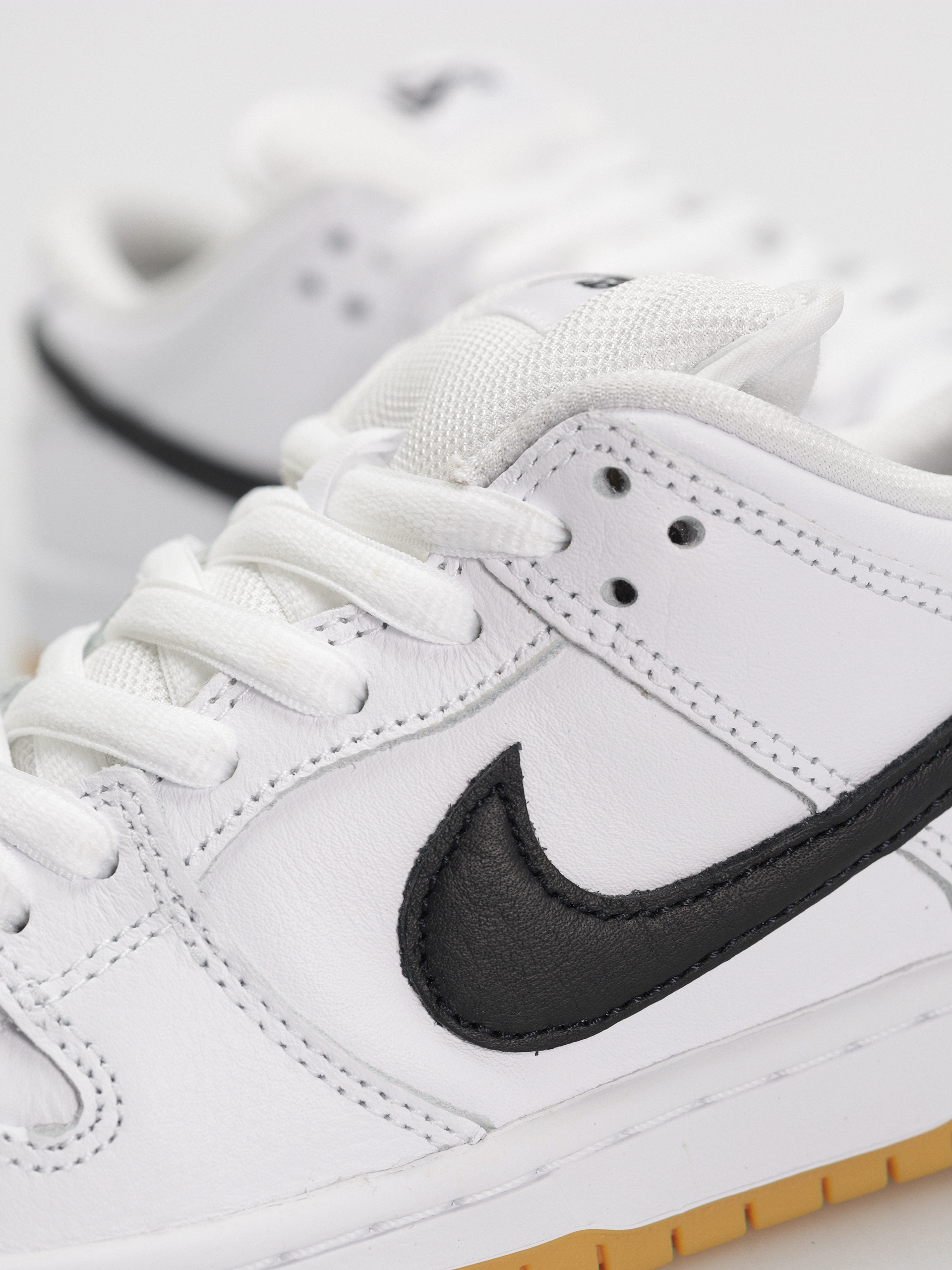 Nike SB Shoes Dunk Low Pro Aa (white/black white gum light brown)