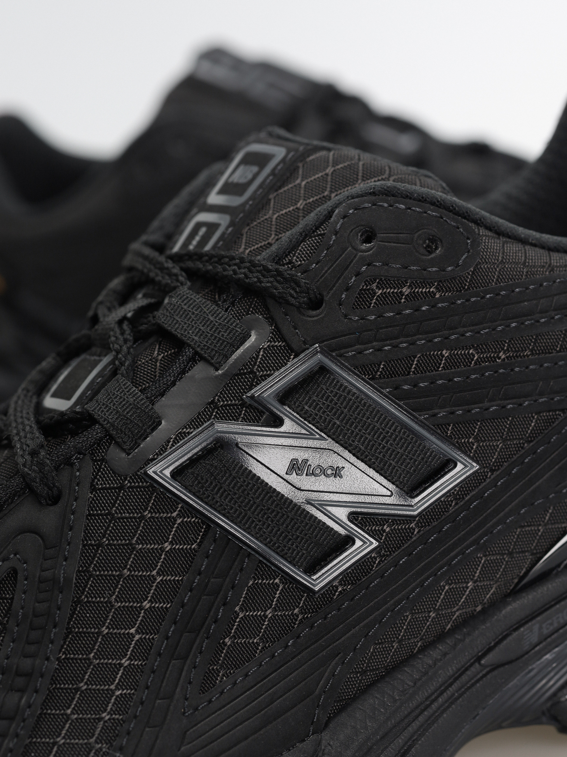 New Balance 1906 Shoes (black)