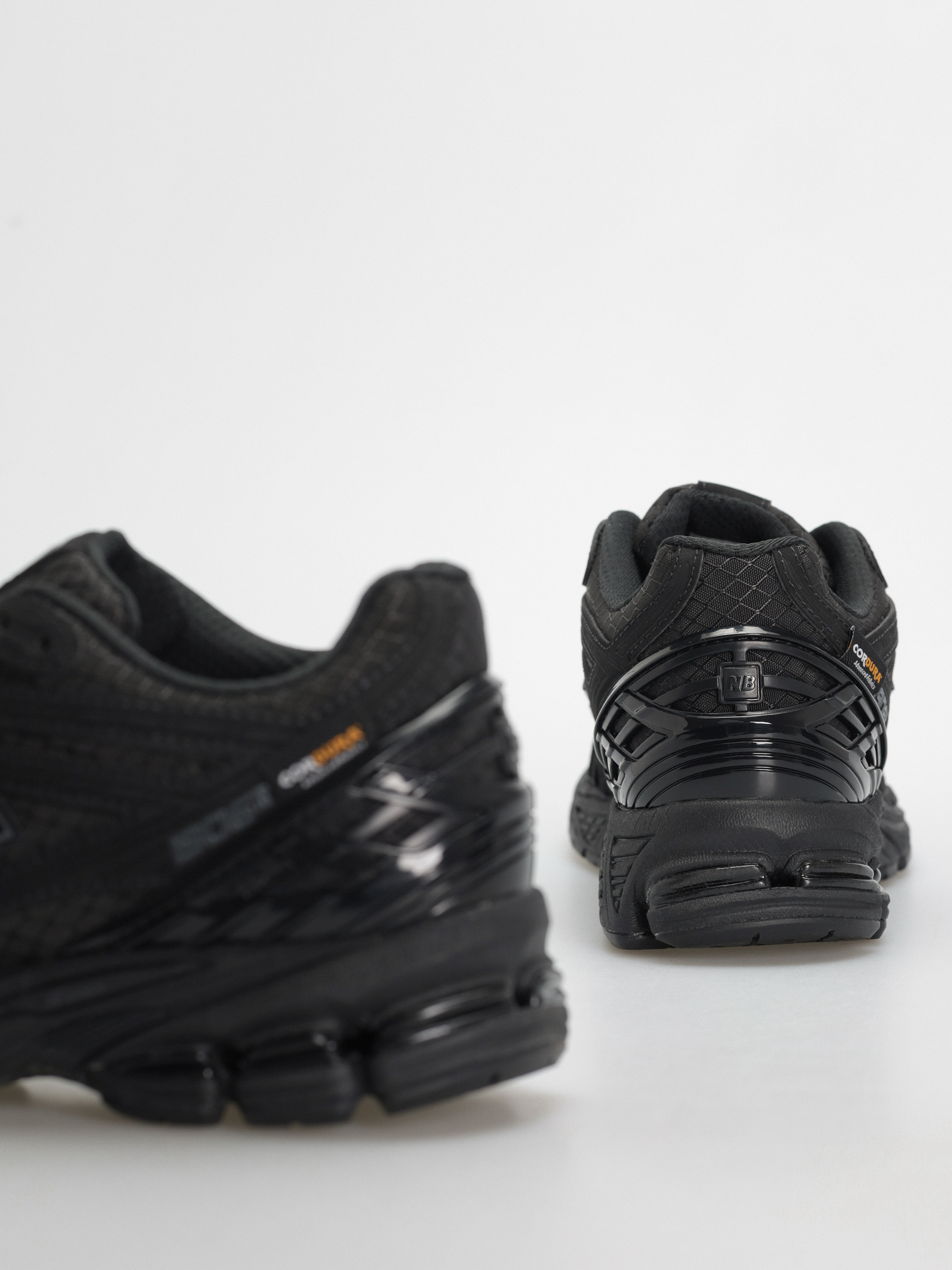 New Balance 1906 Shoes (black)