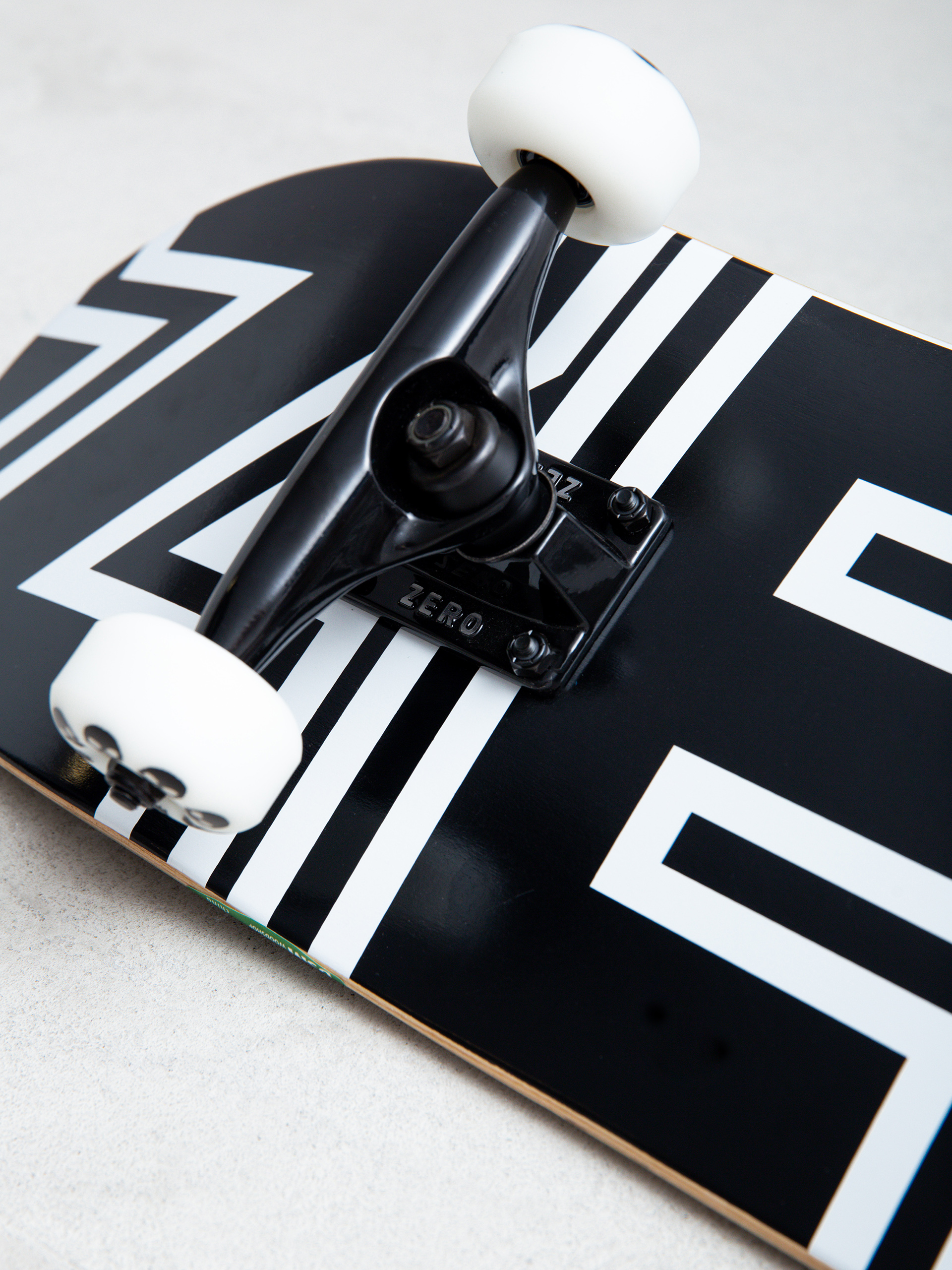 Zero Skateboard Bold (black)