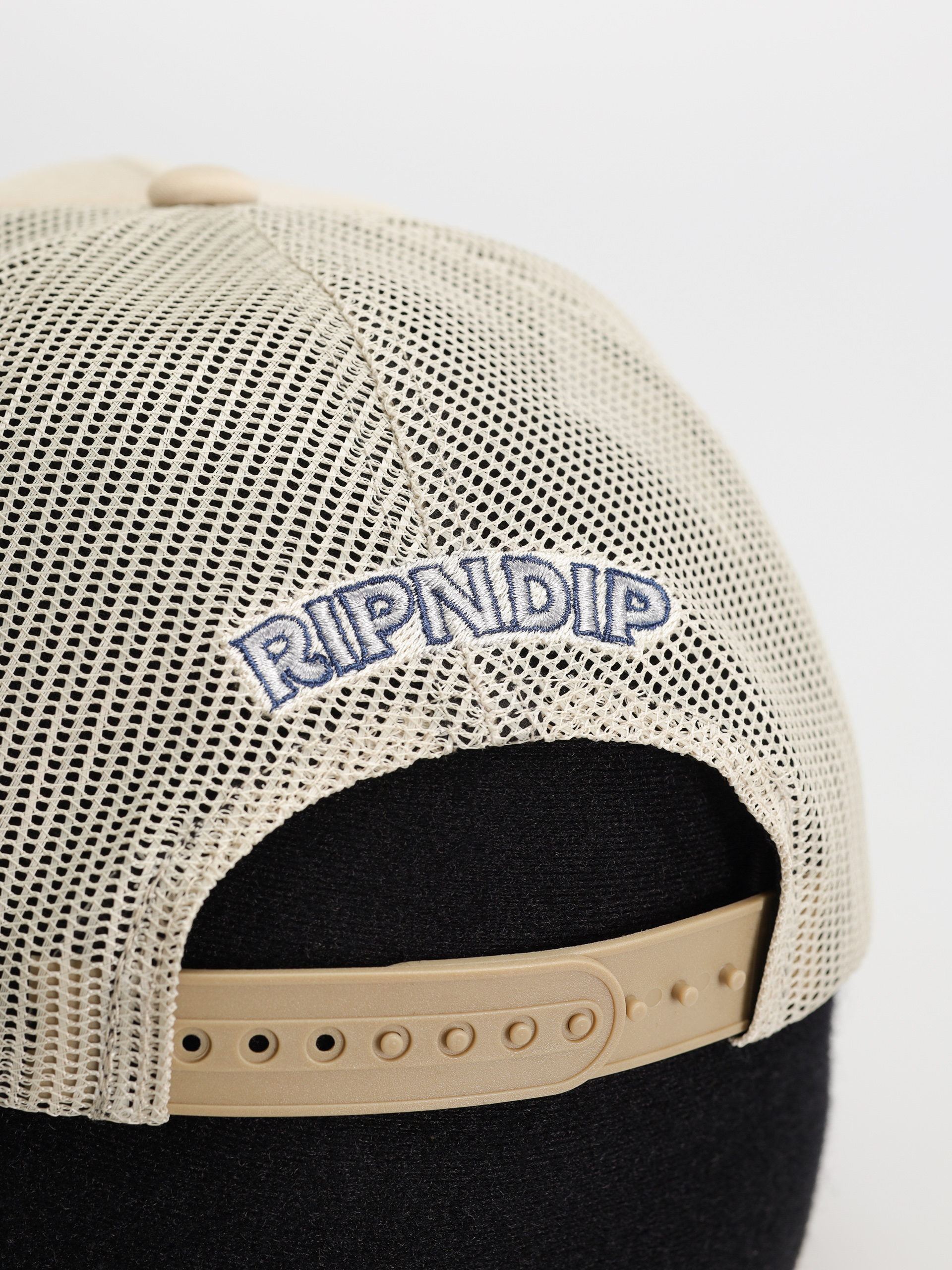 RipNDip Barnum Trucker Cap (sand)