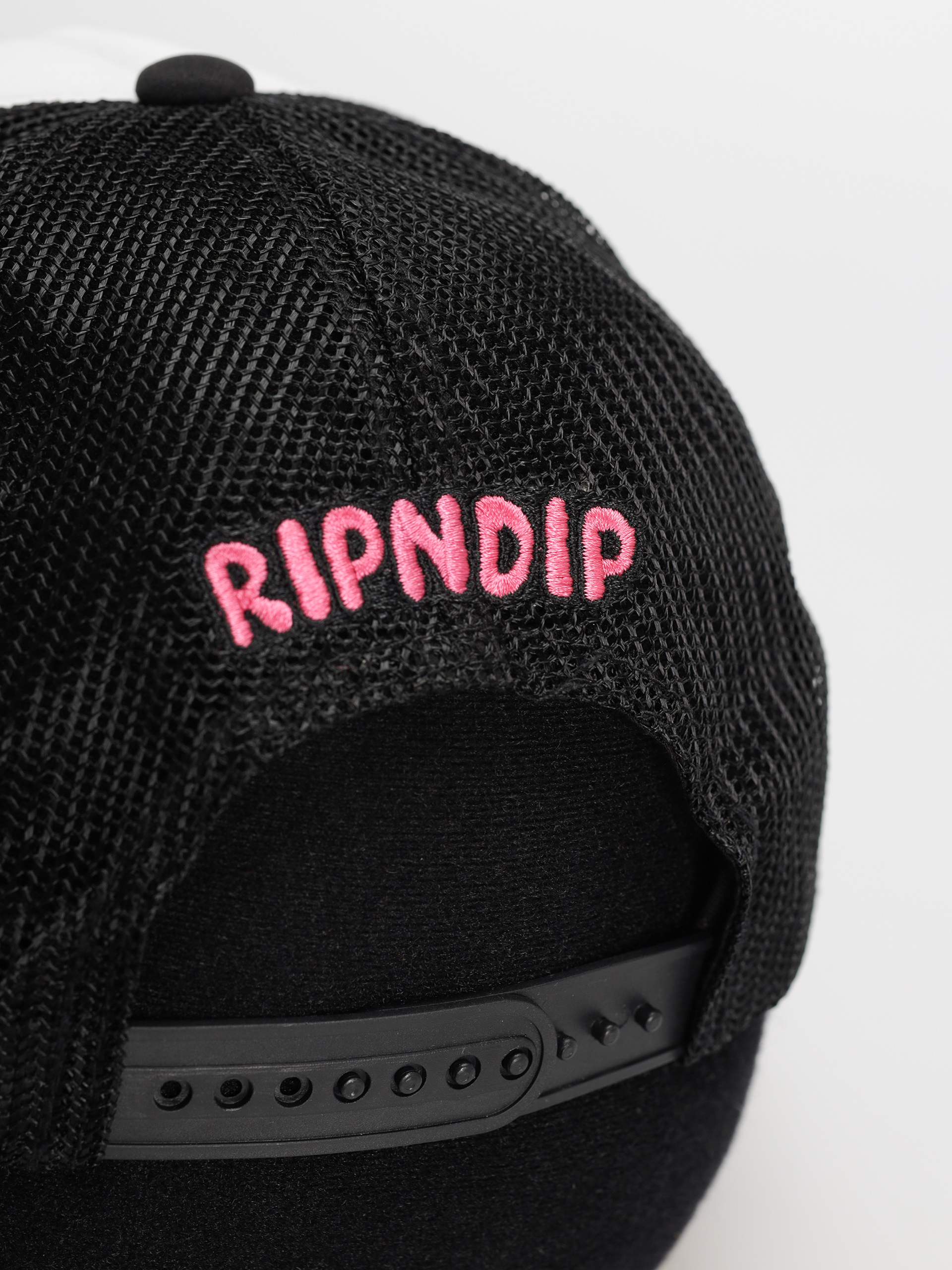 RipNDip Love Is Ripndip Trucker Cap - white, black (white/black)