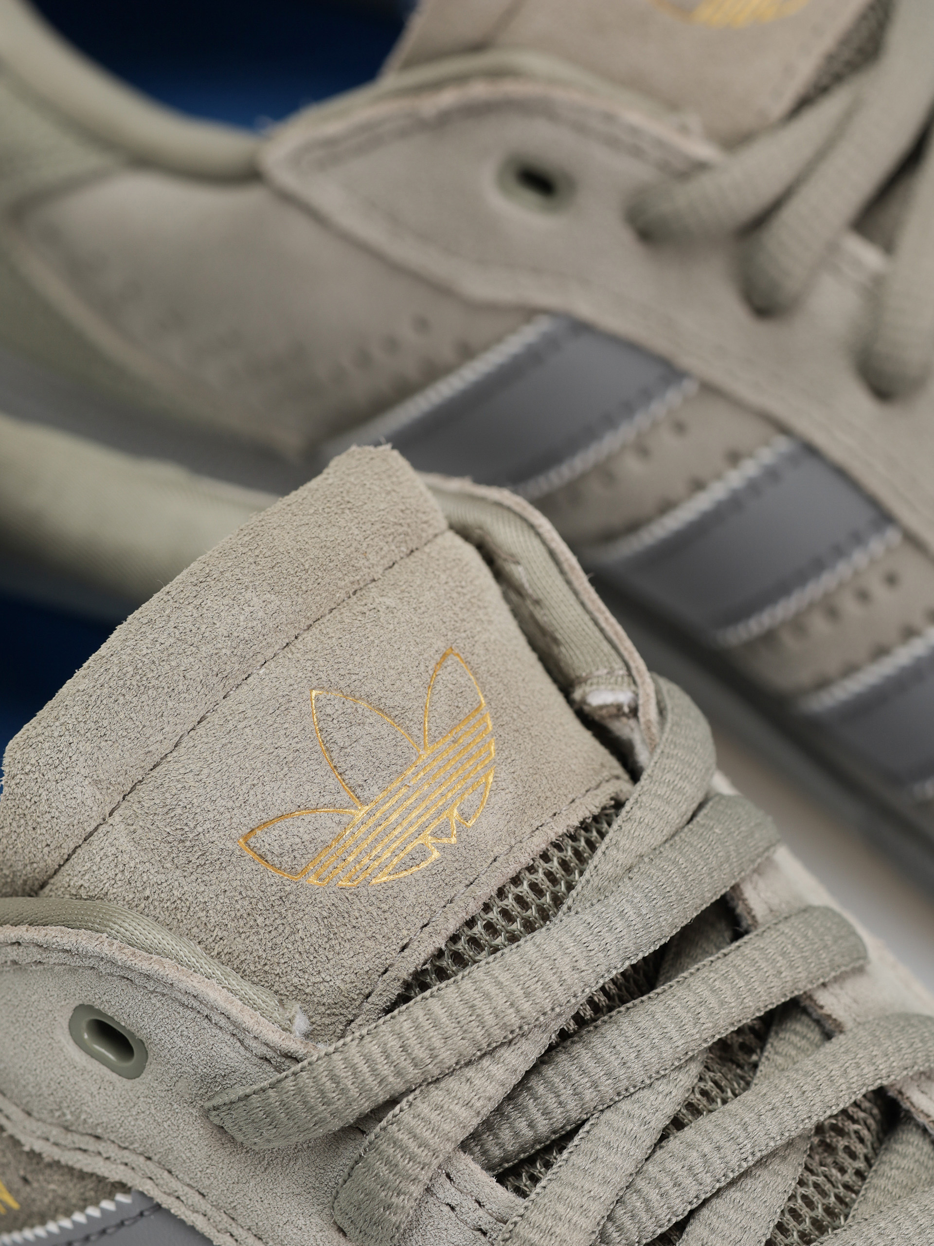 adidas Tyshawn LOW Schuhe (silpeb/grethr/goldmt)