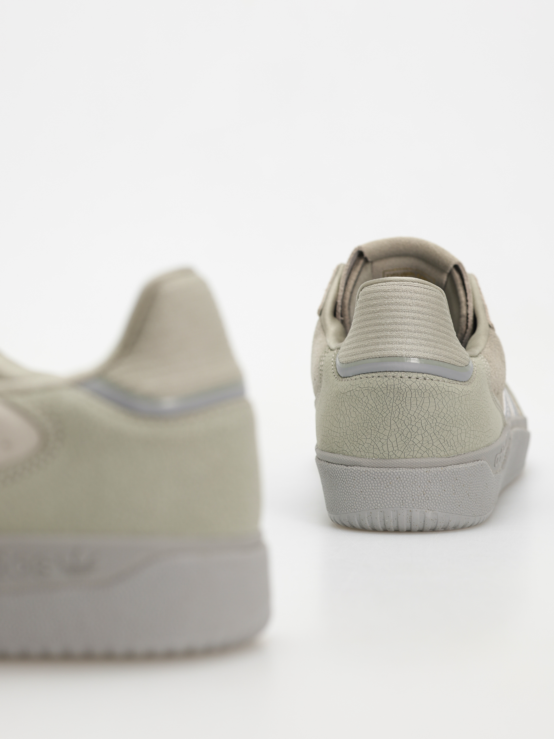 adidas Tyshawn LOW Schuhe (silpeb/grethr/goldmt)