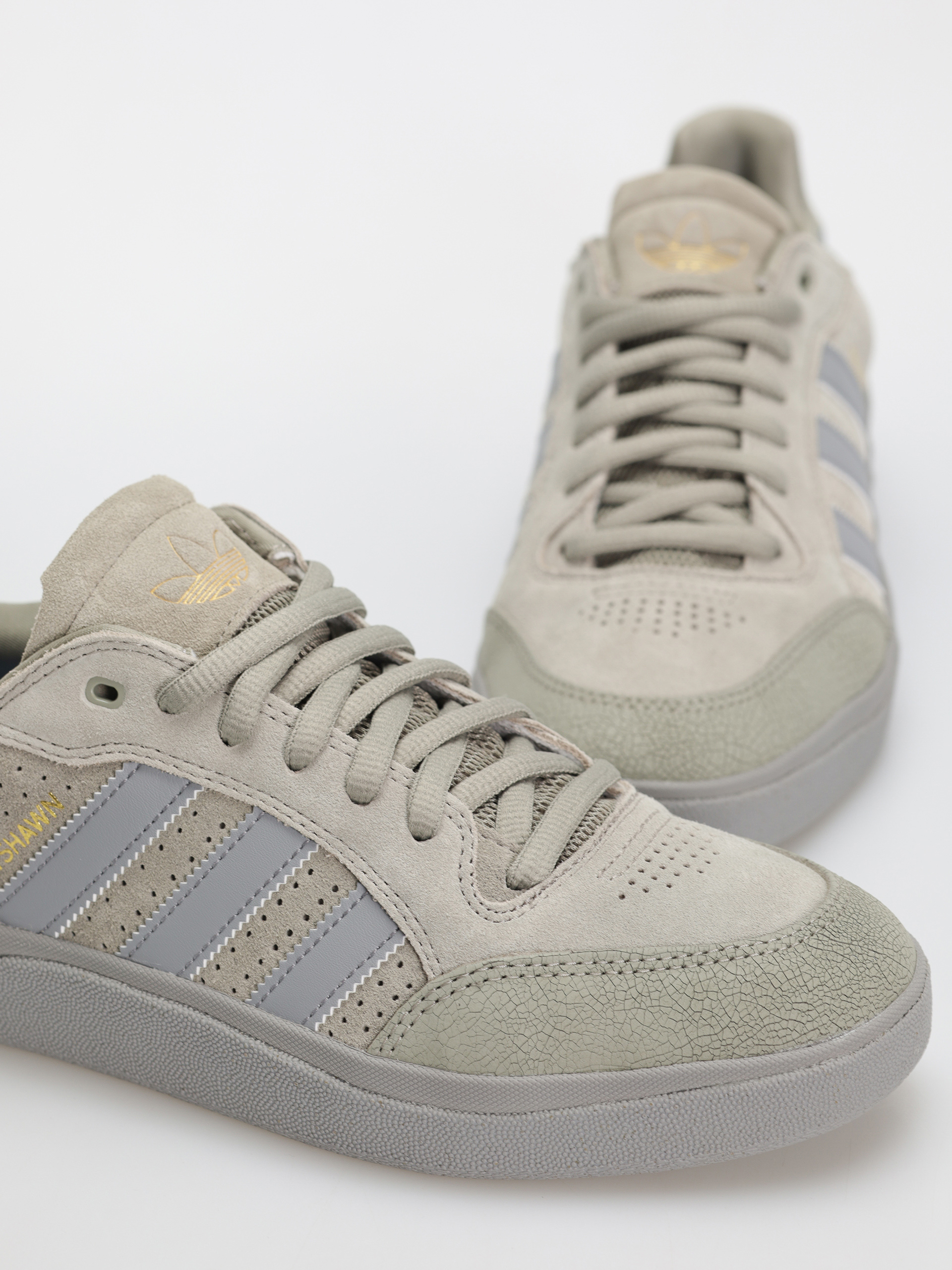 adidas Tyshawn LOW Schuhe (silpeb/grethr/goldmt)