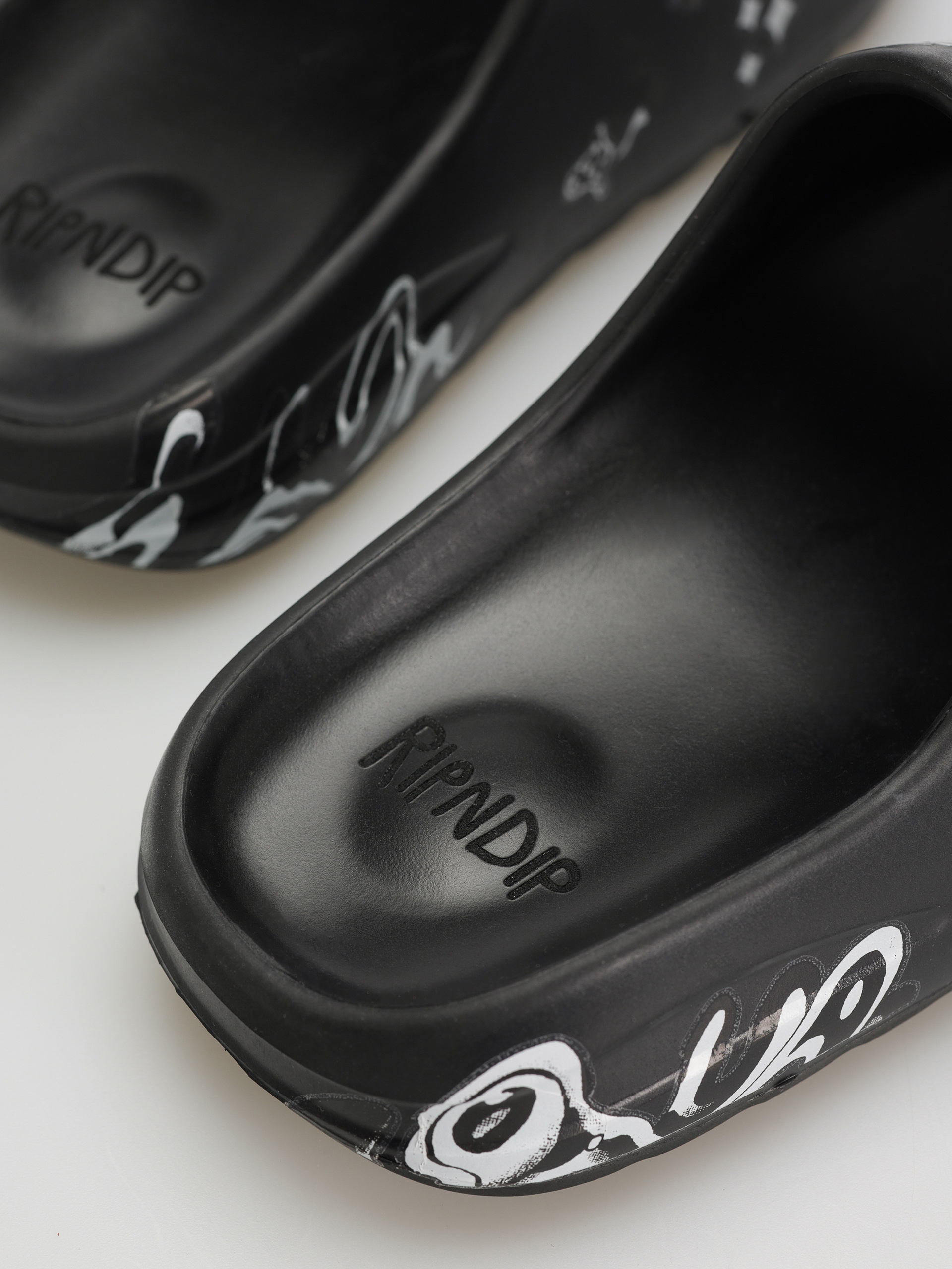 RipNDip Flip-flops Space Walk Cloud (black)