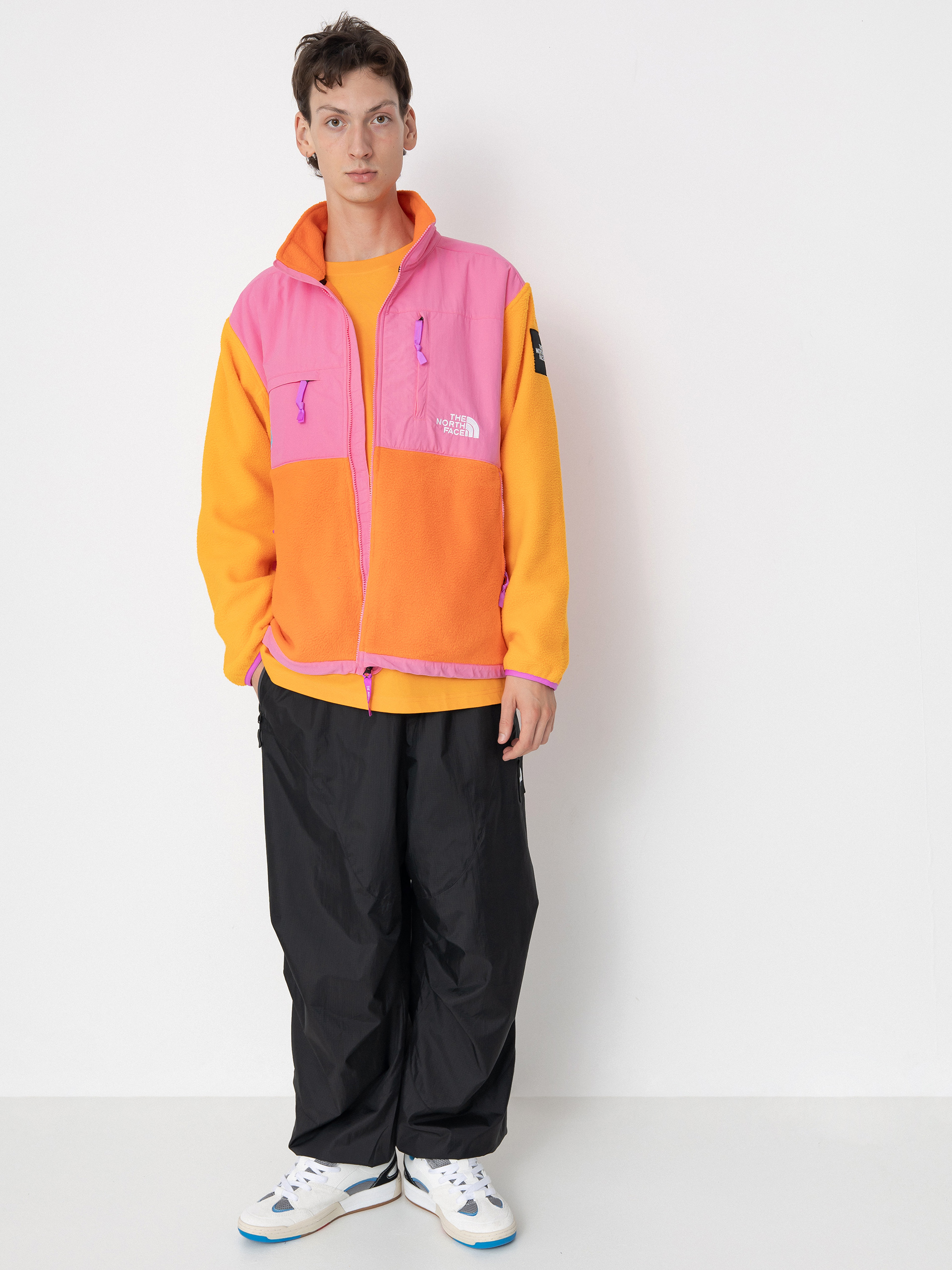 The North Face X Yinka Ilori Retro Denali Jacke (red orange/apricot glaz)