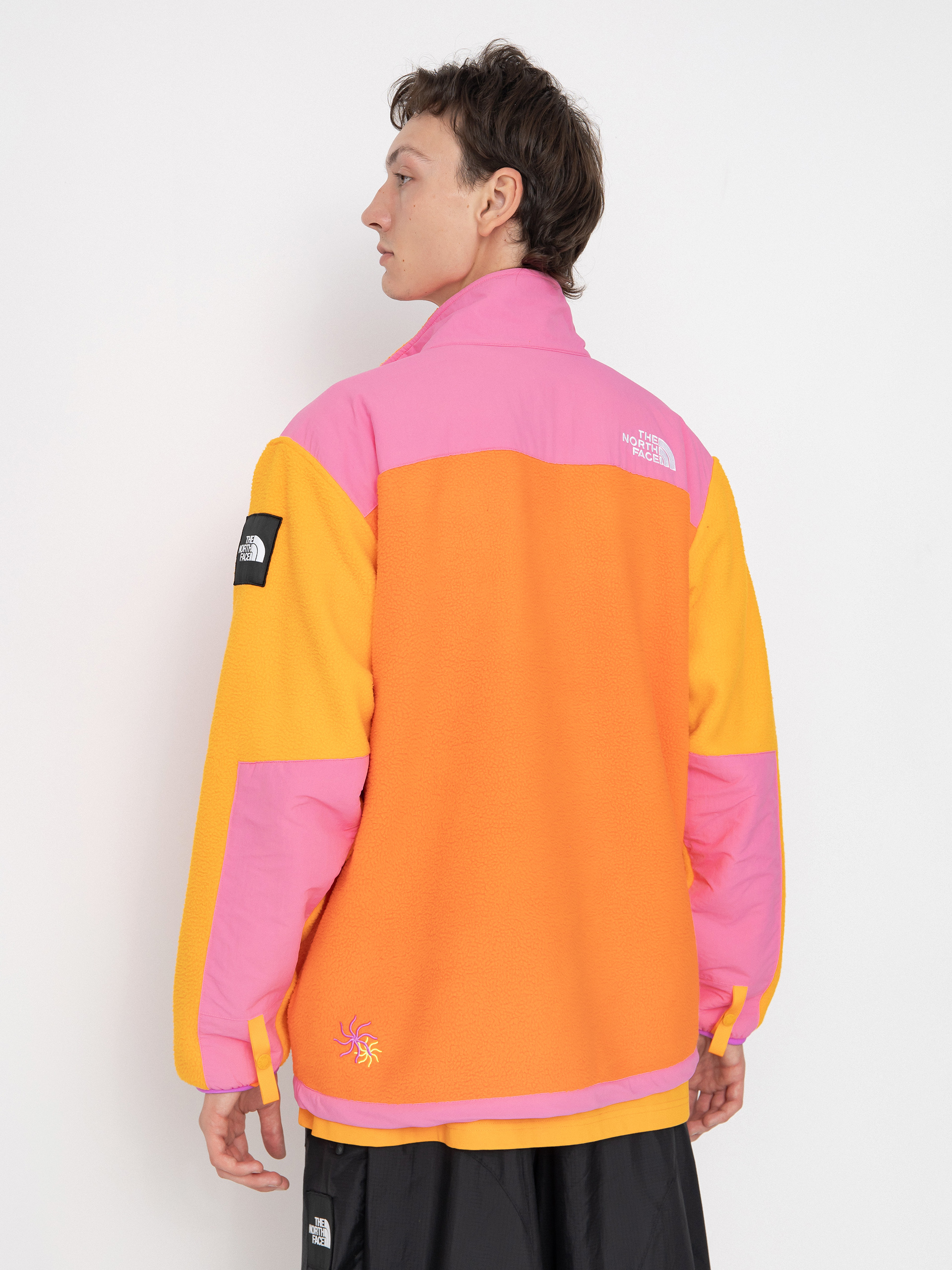 The North Face X Yinka Ilori Retro Denali Jacke (red orange/apricot glaz)