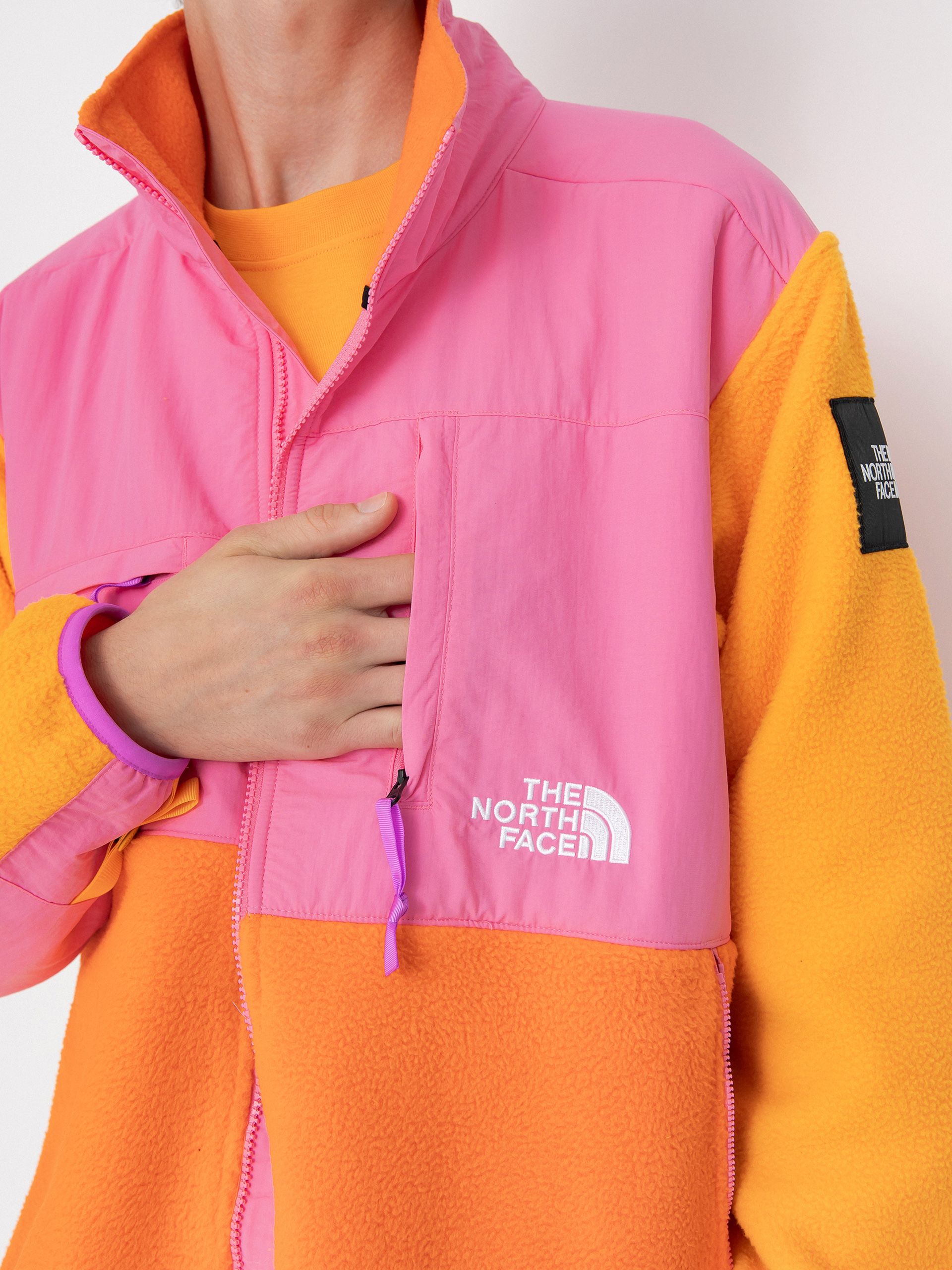 The North Face X Yinka Ilori Retro Denali Jacke (red orange/apricot glaz)