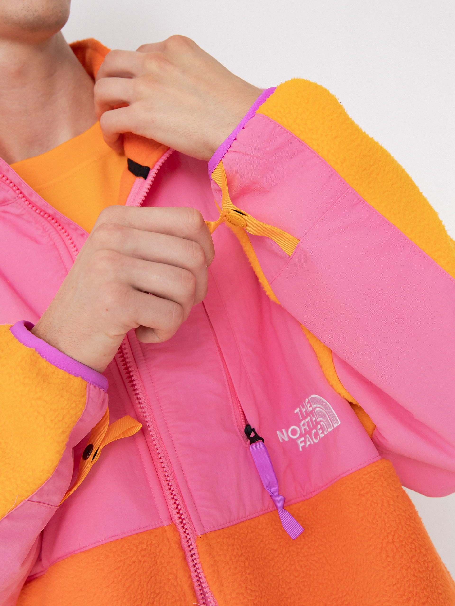 The North Face X Yinka Ilori Retro Denali Jacke (red orange/apricot glaz)