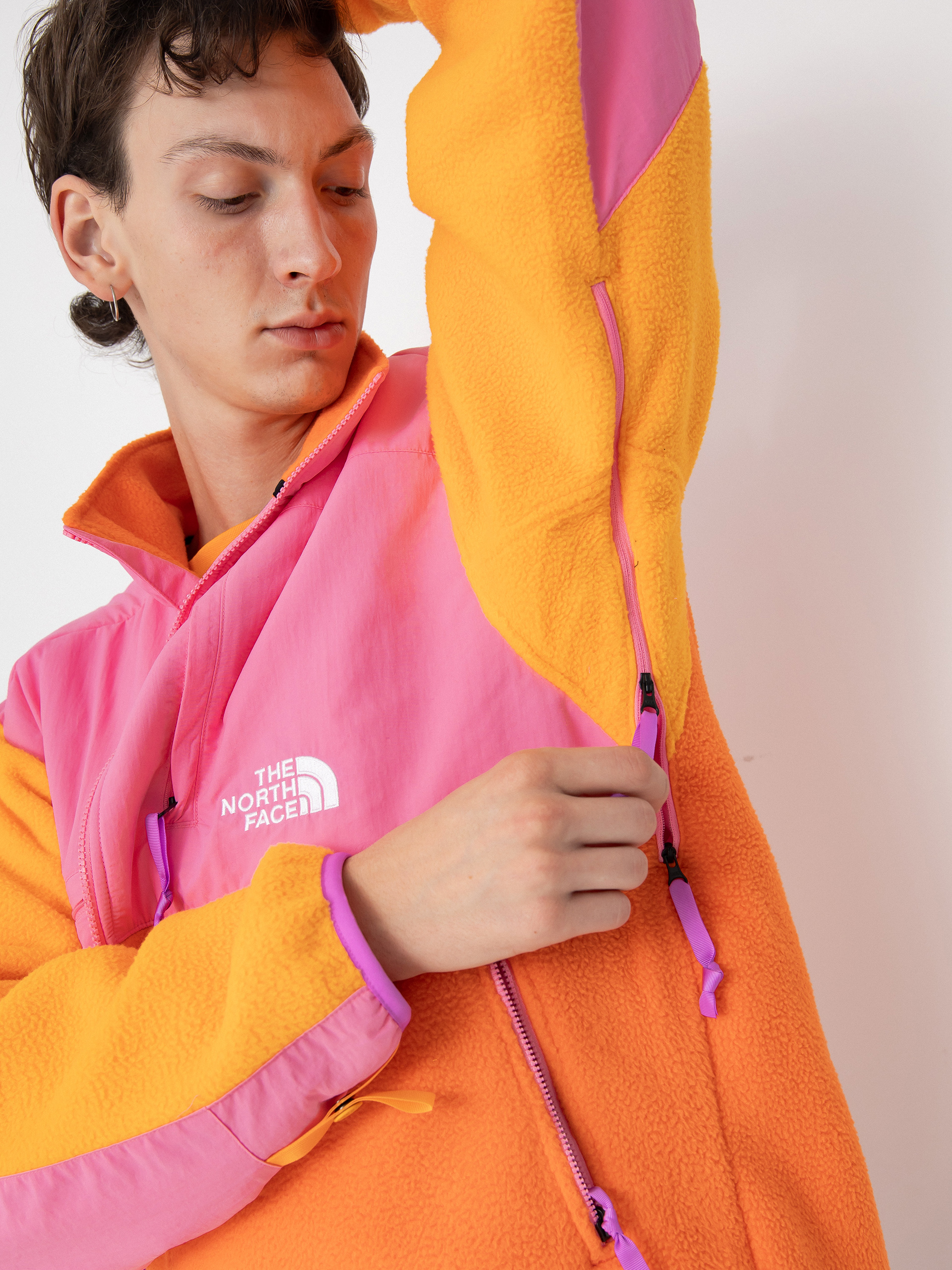The North Face X Yinka Ilori Retro Denali Jacke (red orange/apricot glaz)