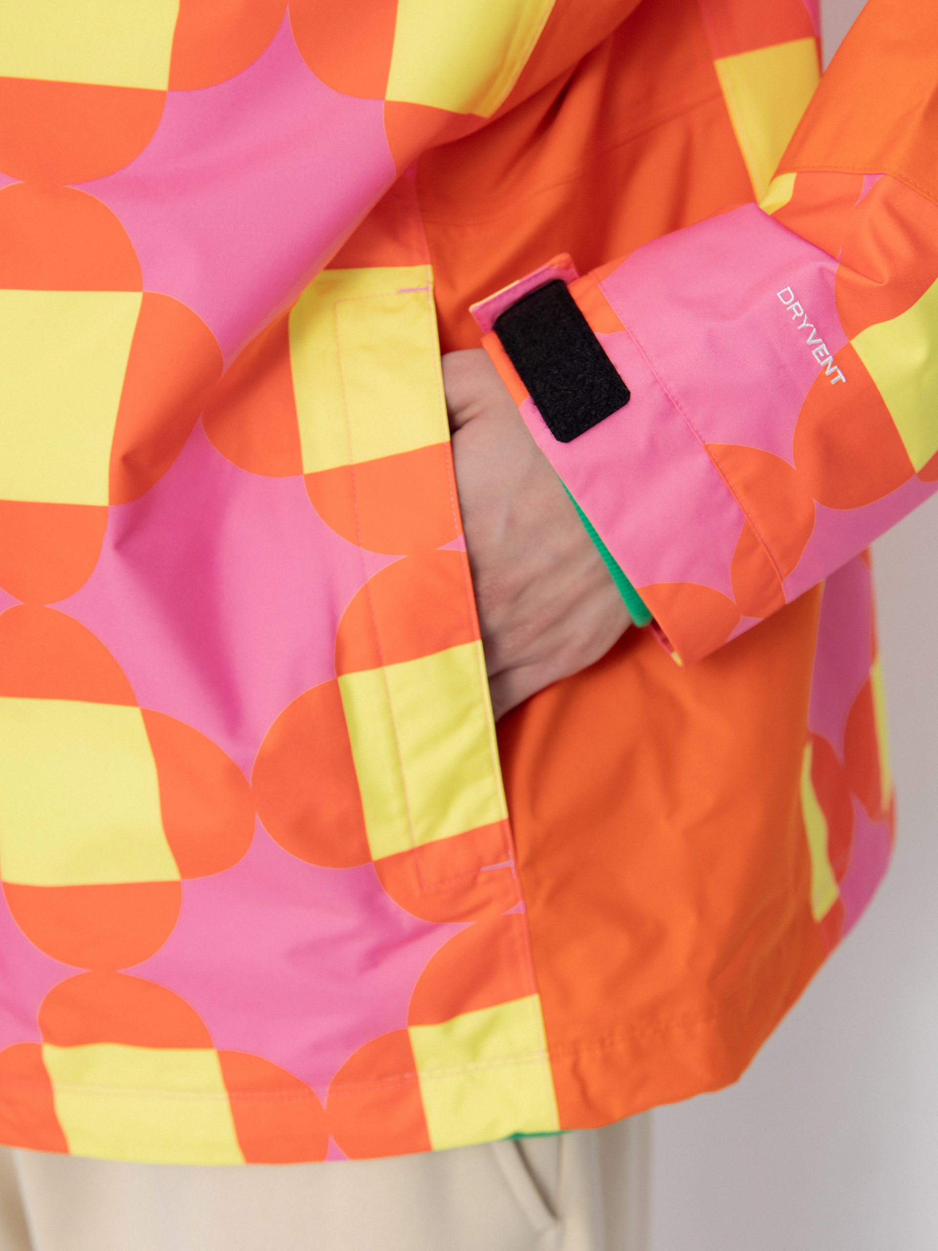 The North Face X Yinka Ilori 2L Rainshell Jacket (gamma pink lets blossom)