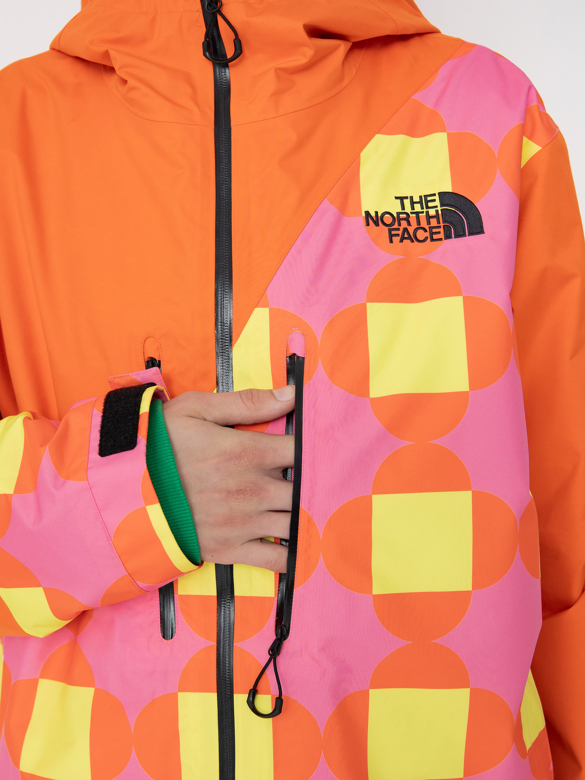 The North Face X Yinka Ilori 2L Rainshell Jacket (gamma pink lets blossom)