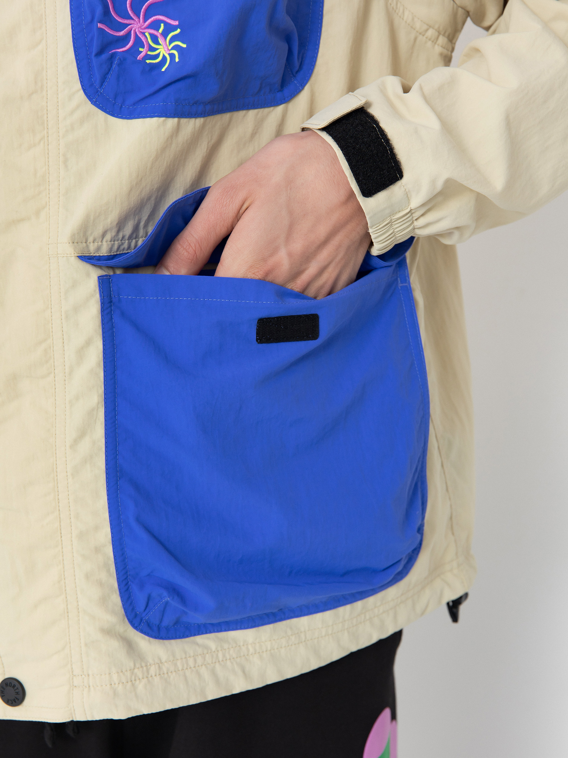 The North Face X Yinka Ilori Convertible Jacket (gravel)