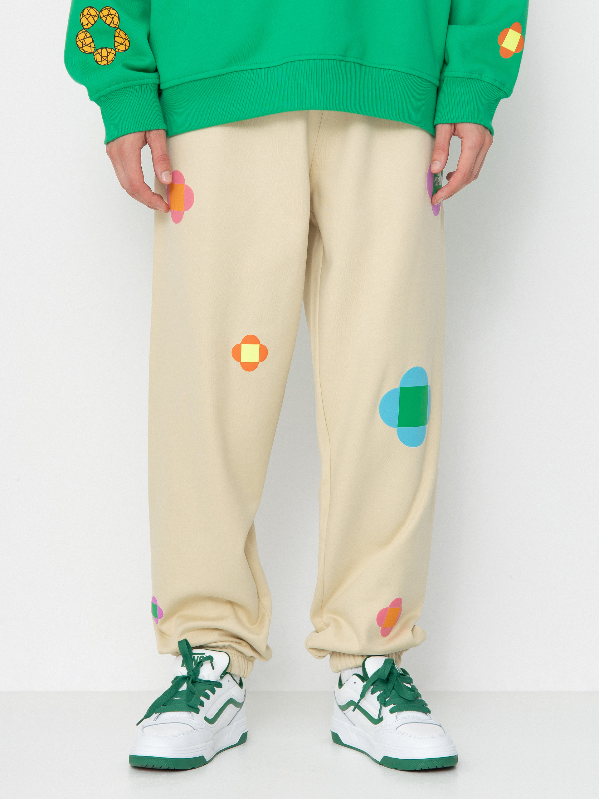 The North Face X Yinka Ilori Let’S Blossom Together Graphic Jogger Hose (gravel)