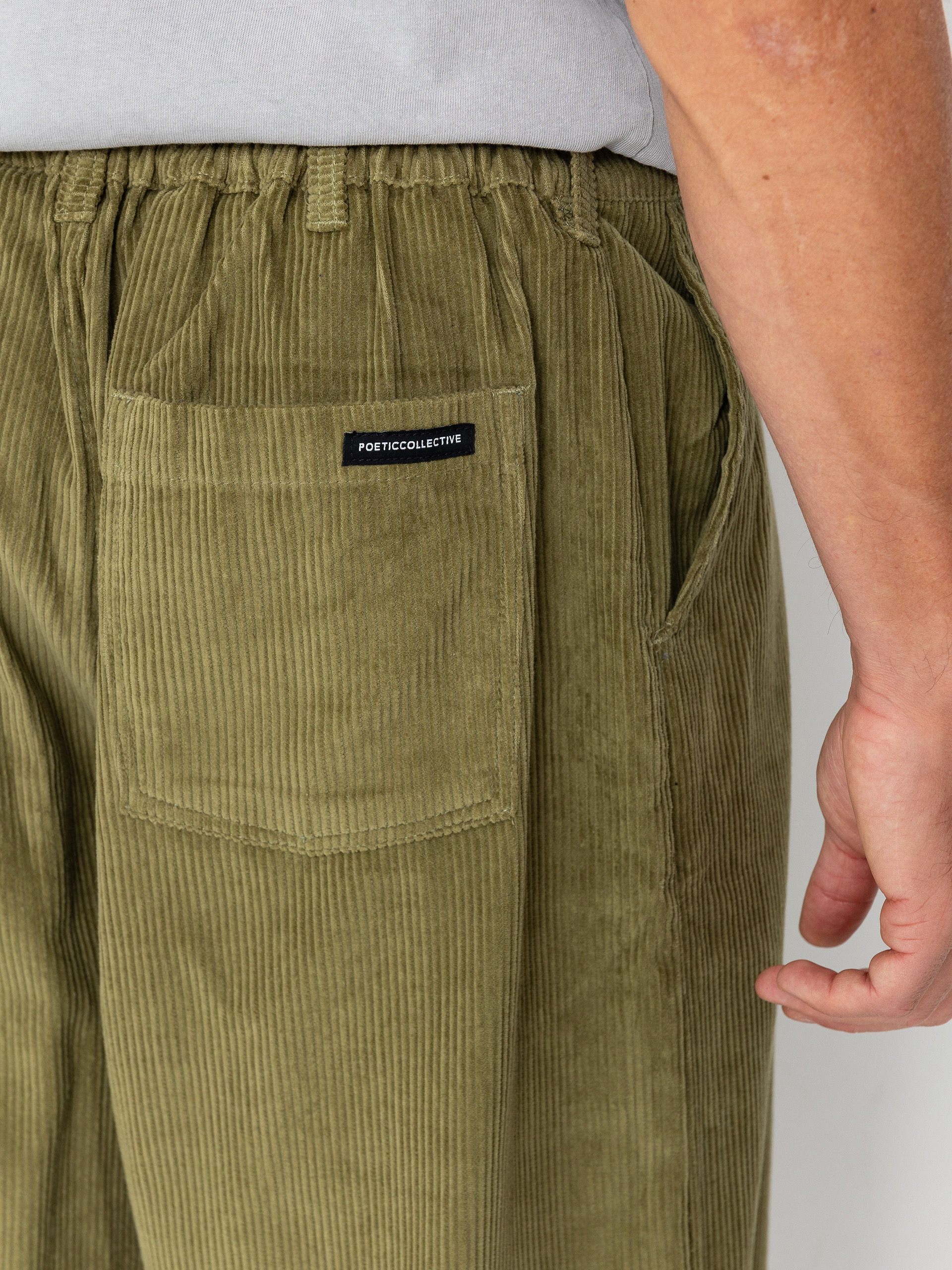 Poetic Collective Ballon Pants (olive green corduroy)