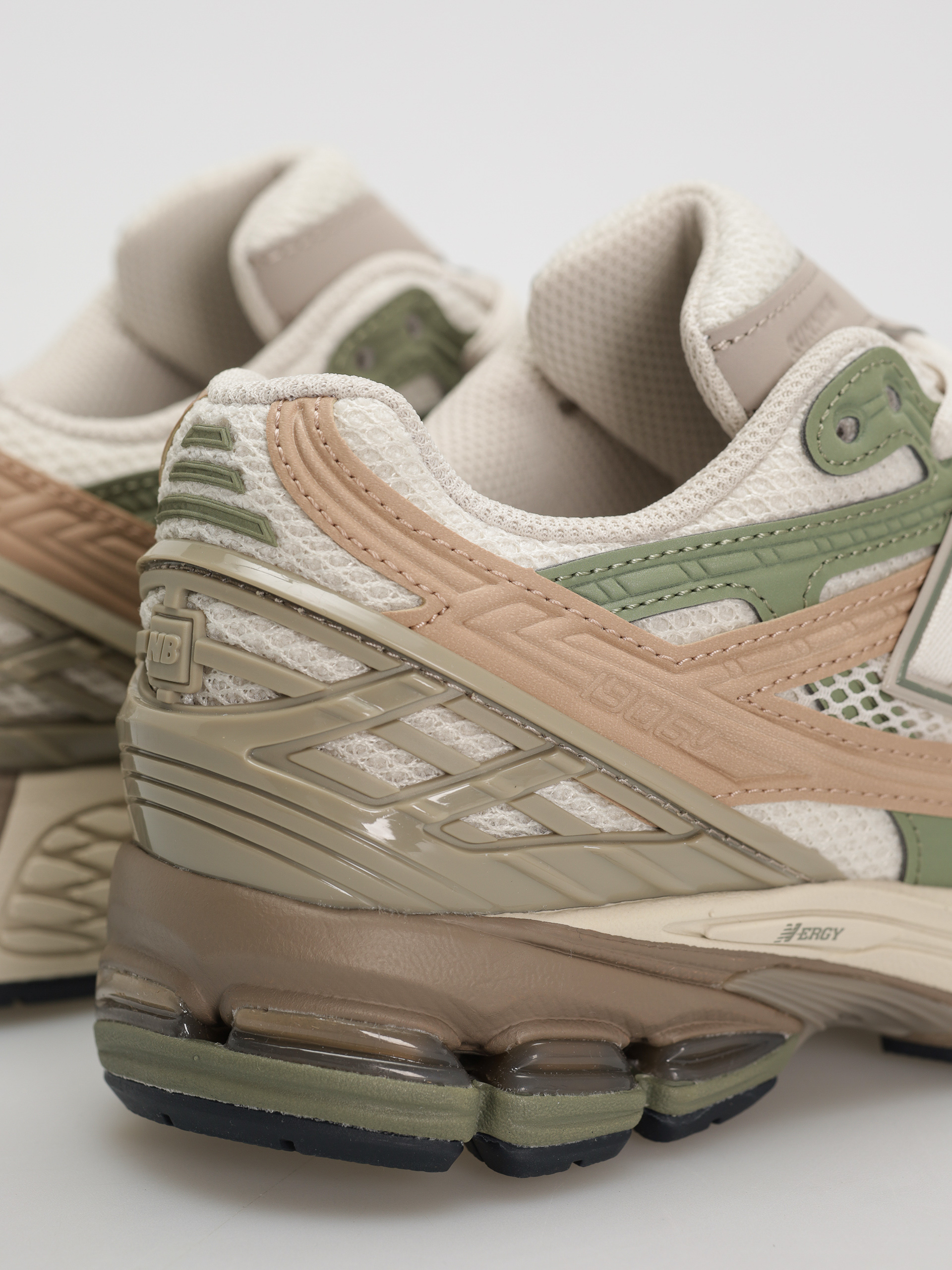 New Balance 1906 Shoes (beige green brown)