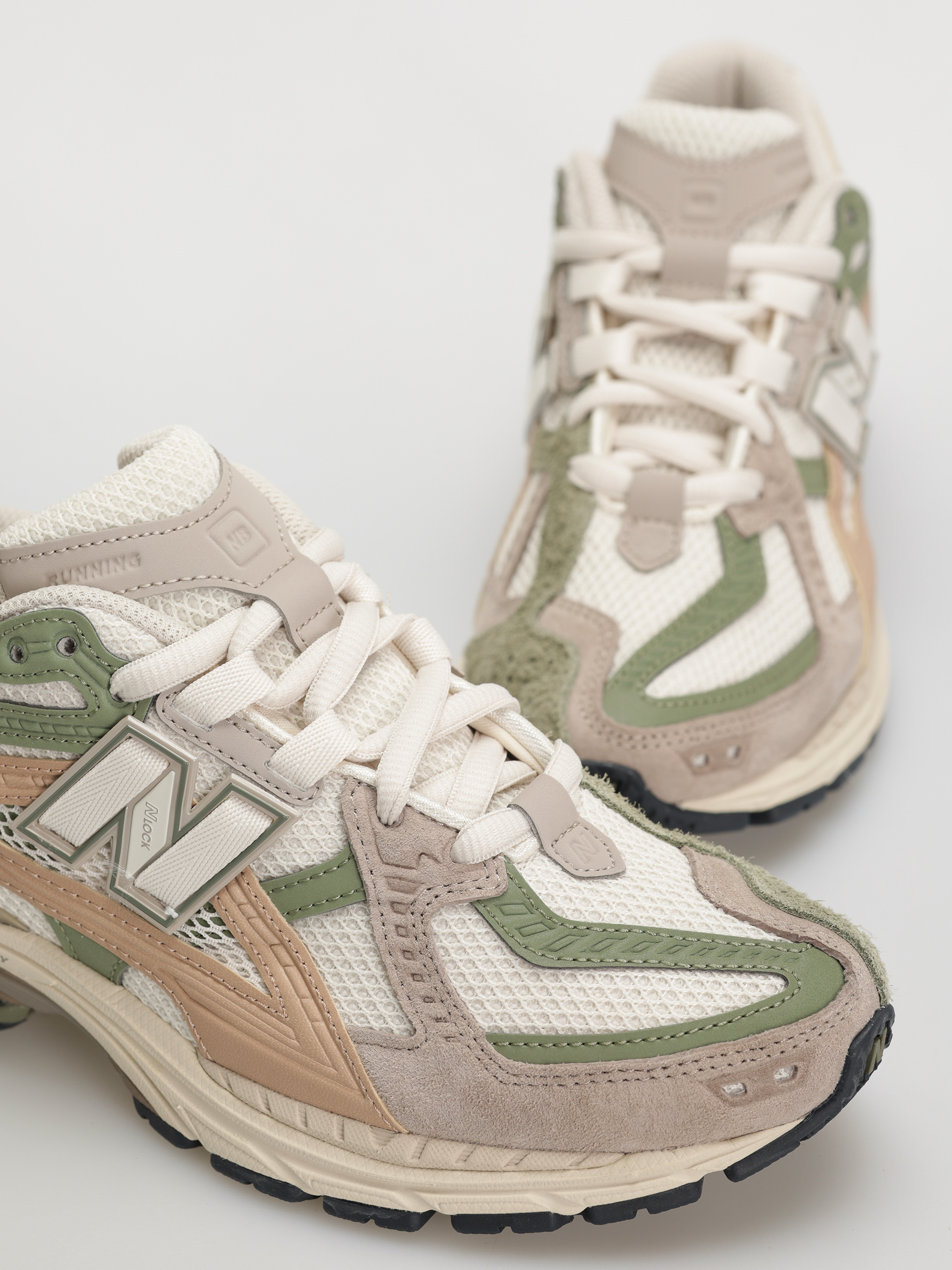 New Balance 1906 Shoes (beige green brown)