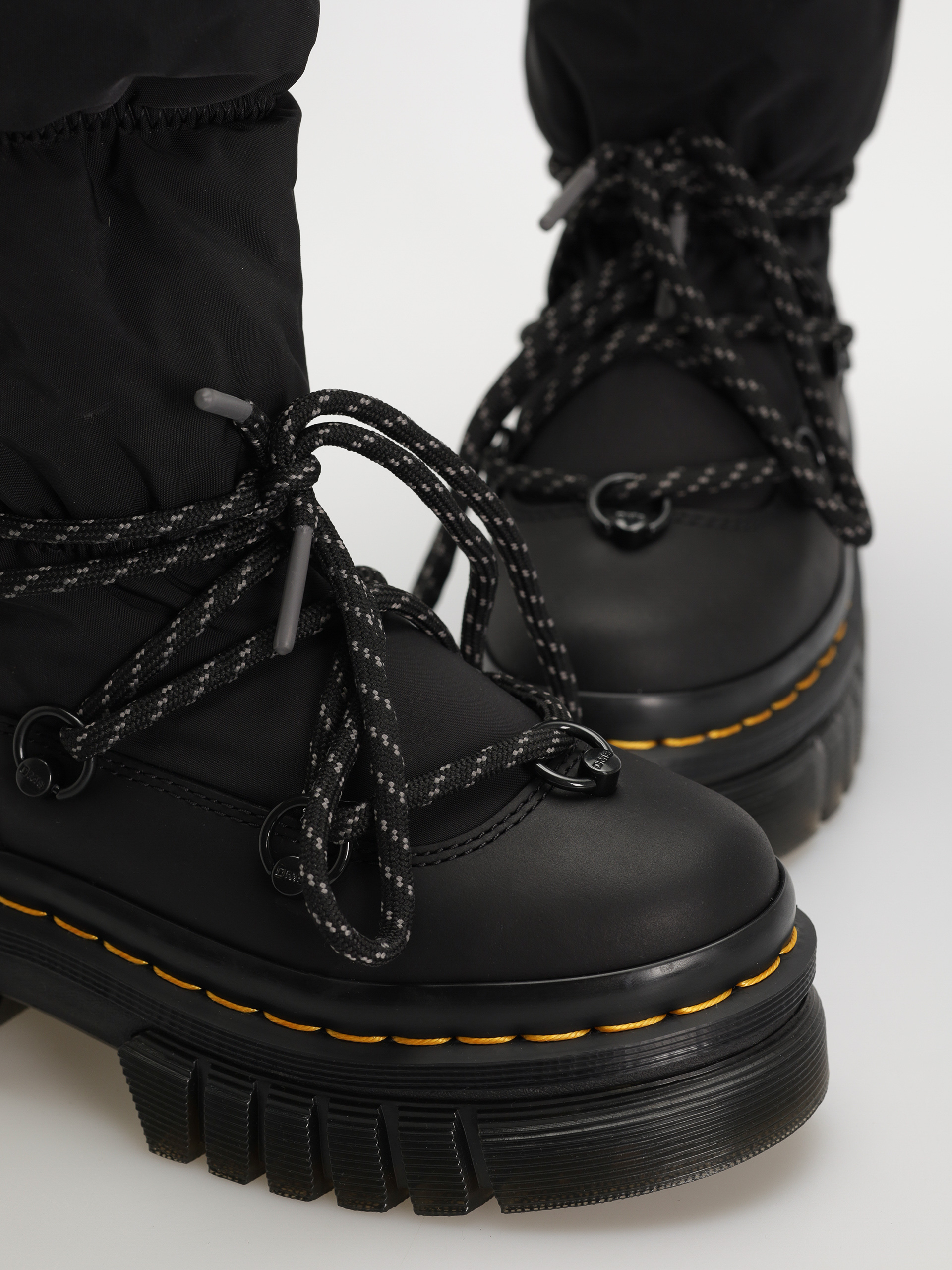 Dr. Martens Audrick Padded Hi Wmn Shoes (black snowplow wp/soft poly)