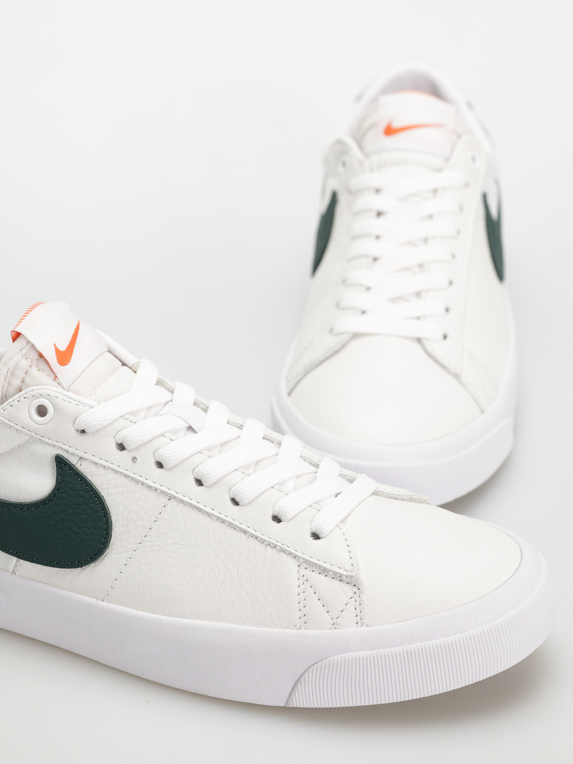 Nike SB Zoom Blazer Low Pro Gt Iso Shoes (white/pro green white pro green)