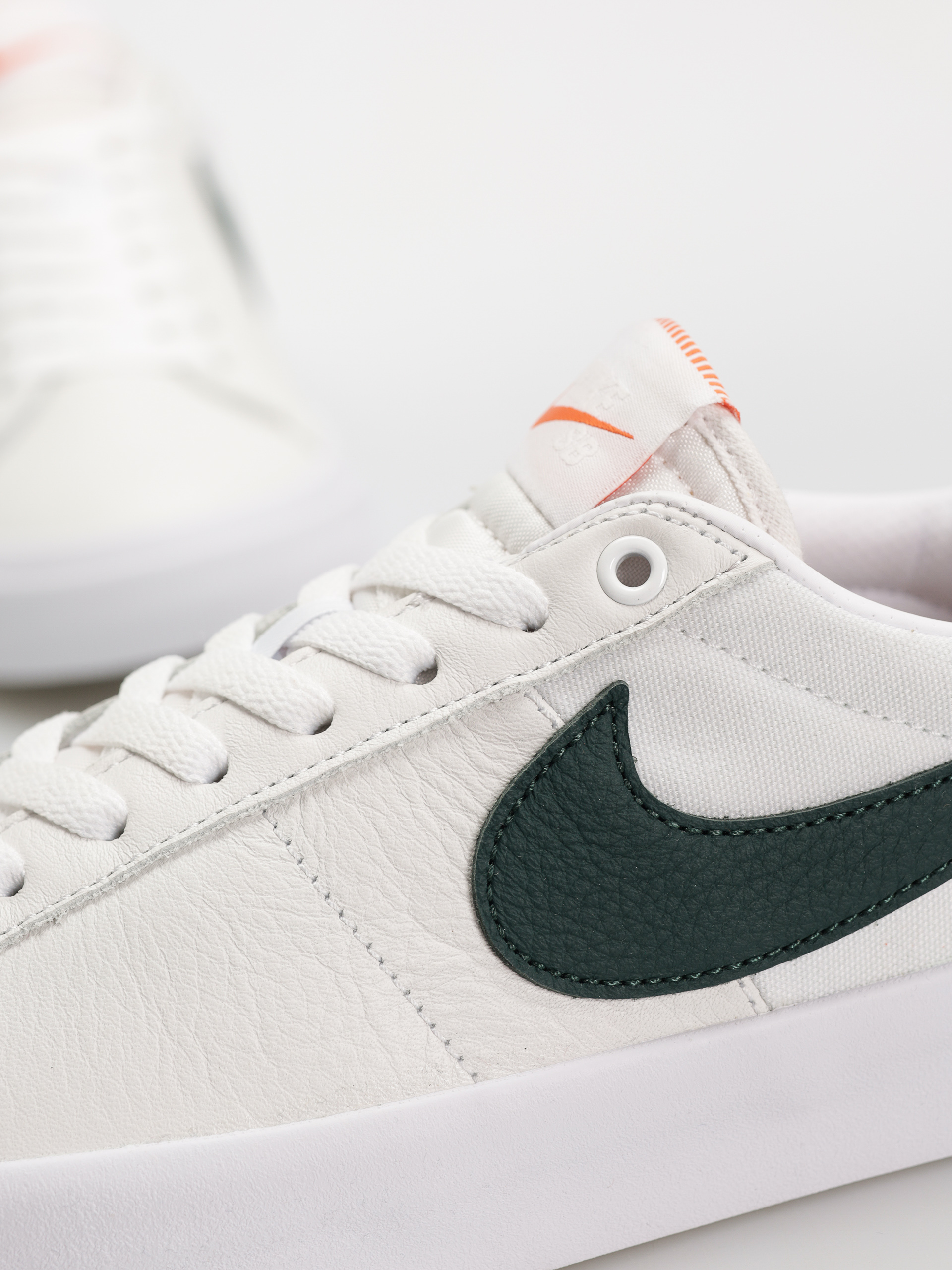 Nike SB Zoom Blazer Low Pro Gt Iso Shoes (white/pro green white pro green)