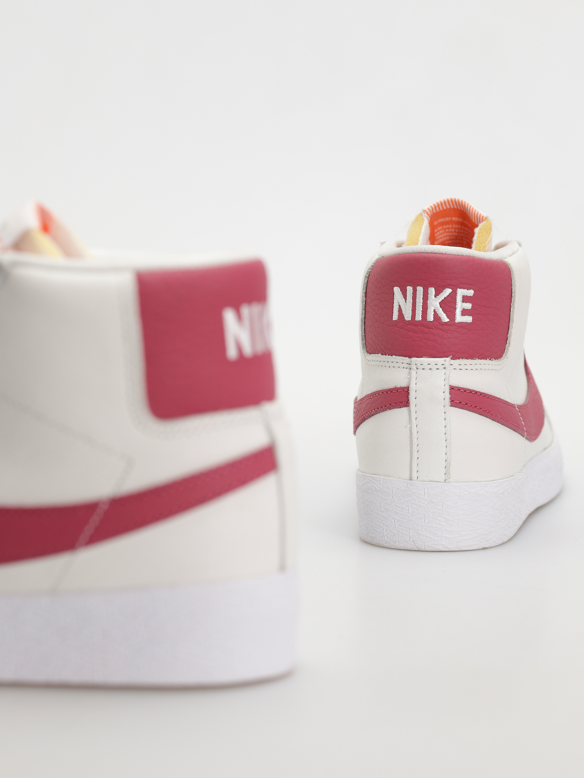 Nike SB Zoom Blazer Mid Iso Shoes (white/sweet beet white sweet beet)