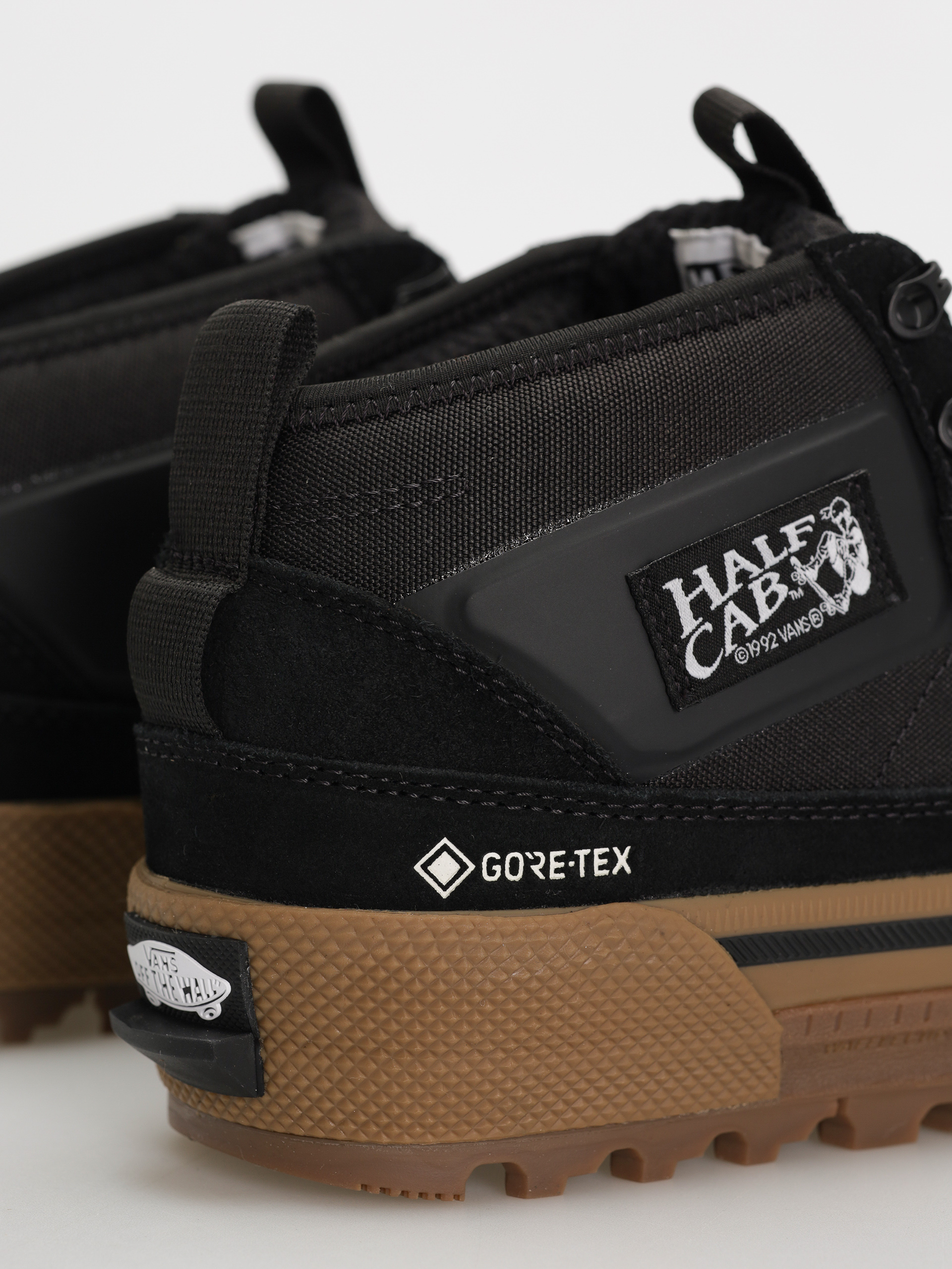 Vans Half Cab Gore Tex MTE Shoes (black/gum)