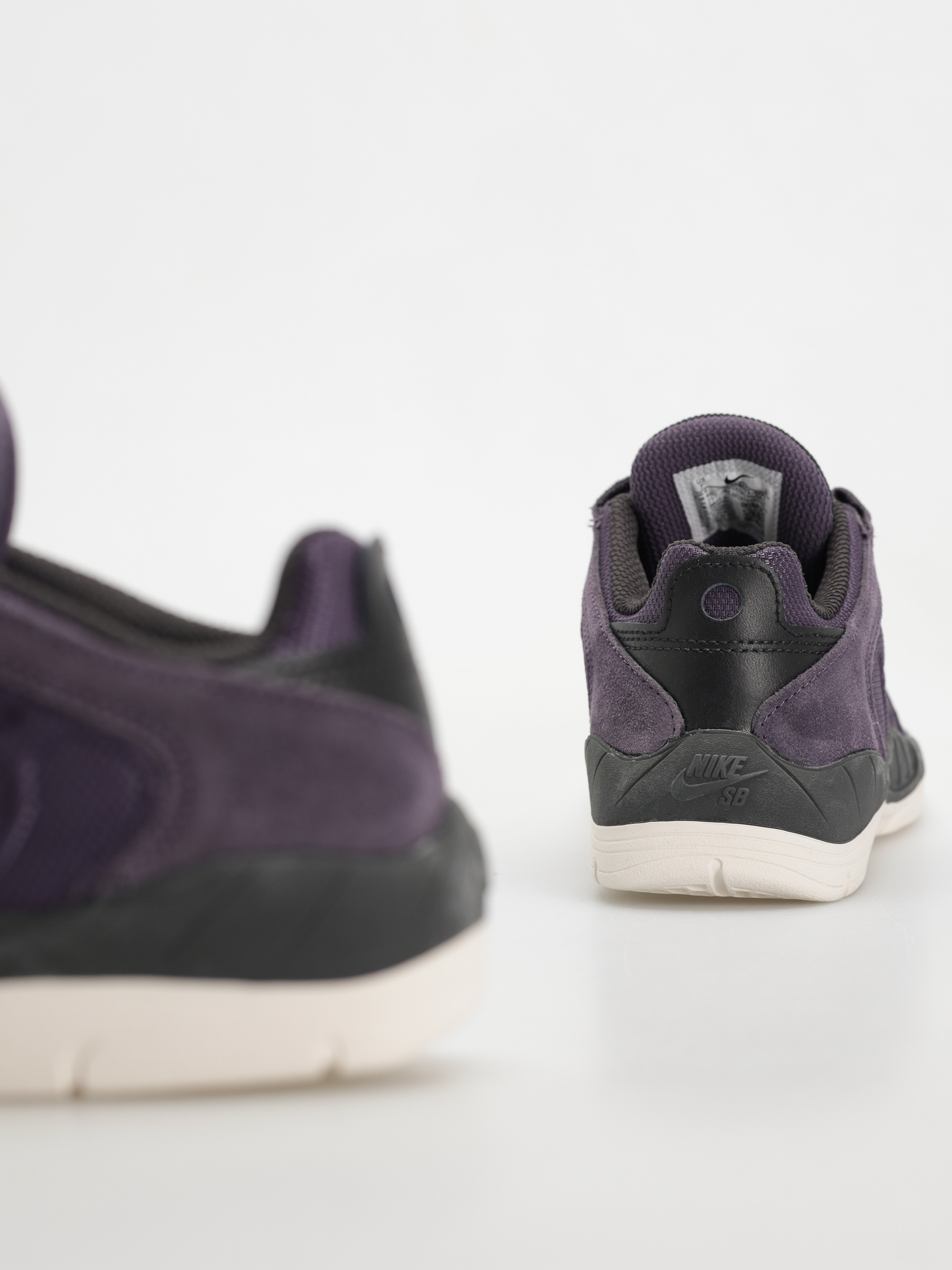 Nike SB Vertebrae Shoes (dark raisin/university gold black)